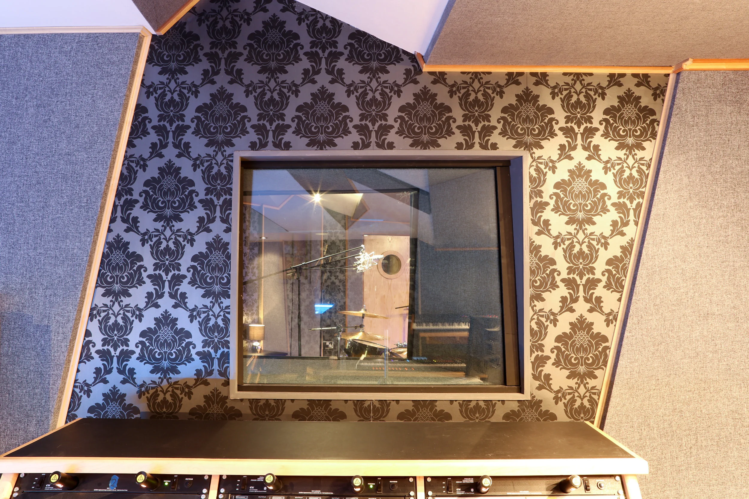 Commercial-interiors-photography-recording-studio