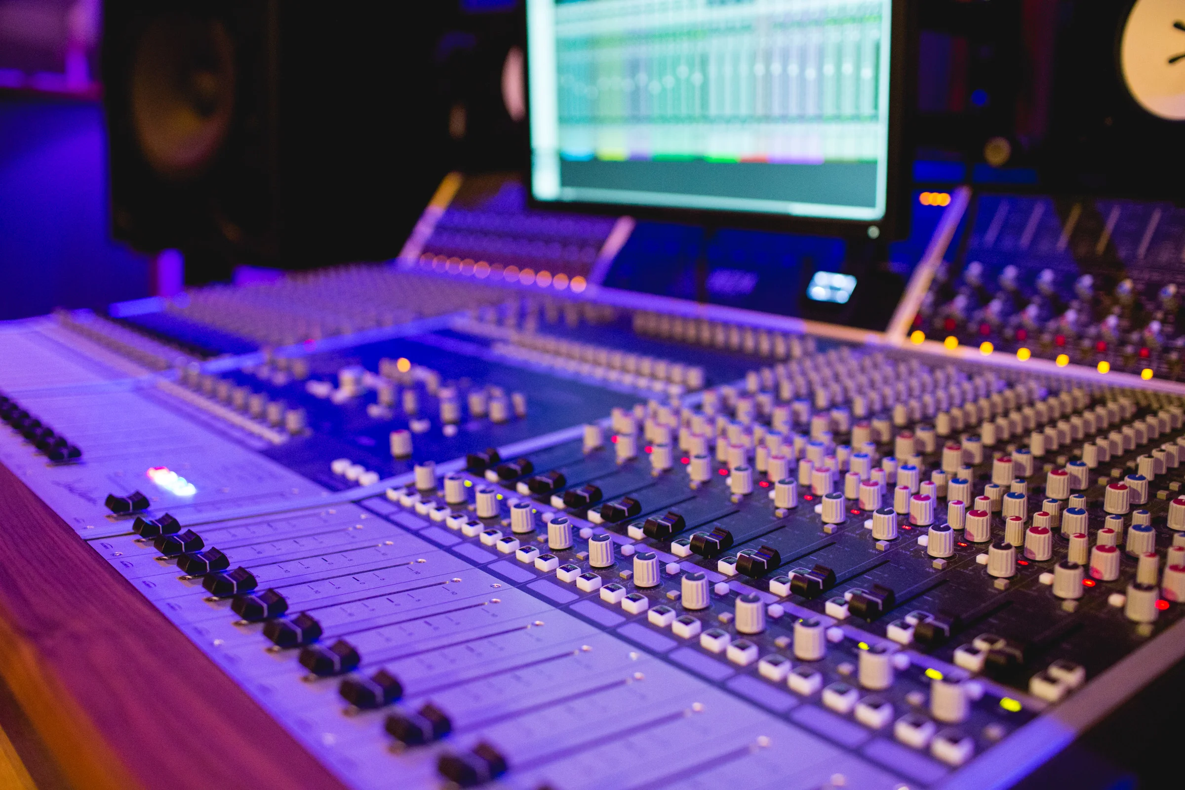040-Miloco-Bridge-VibeDesk--6805.jpg