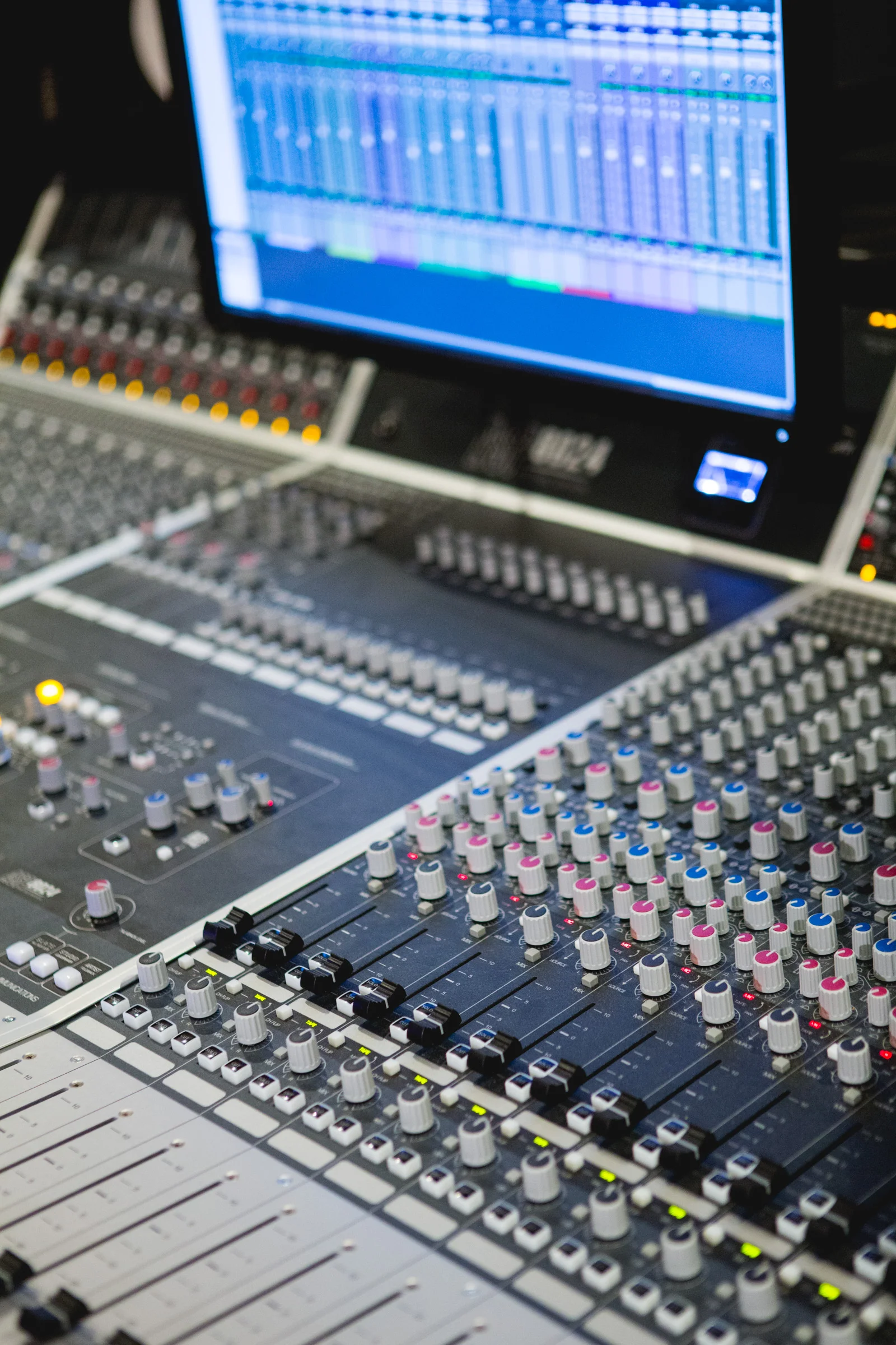 011-Miloco-Bridge-VibeDesk--6730.jpg