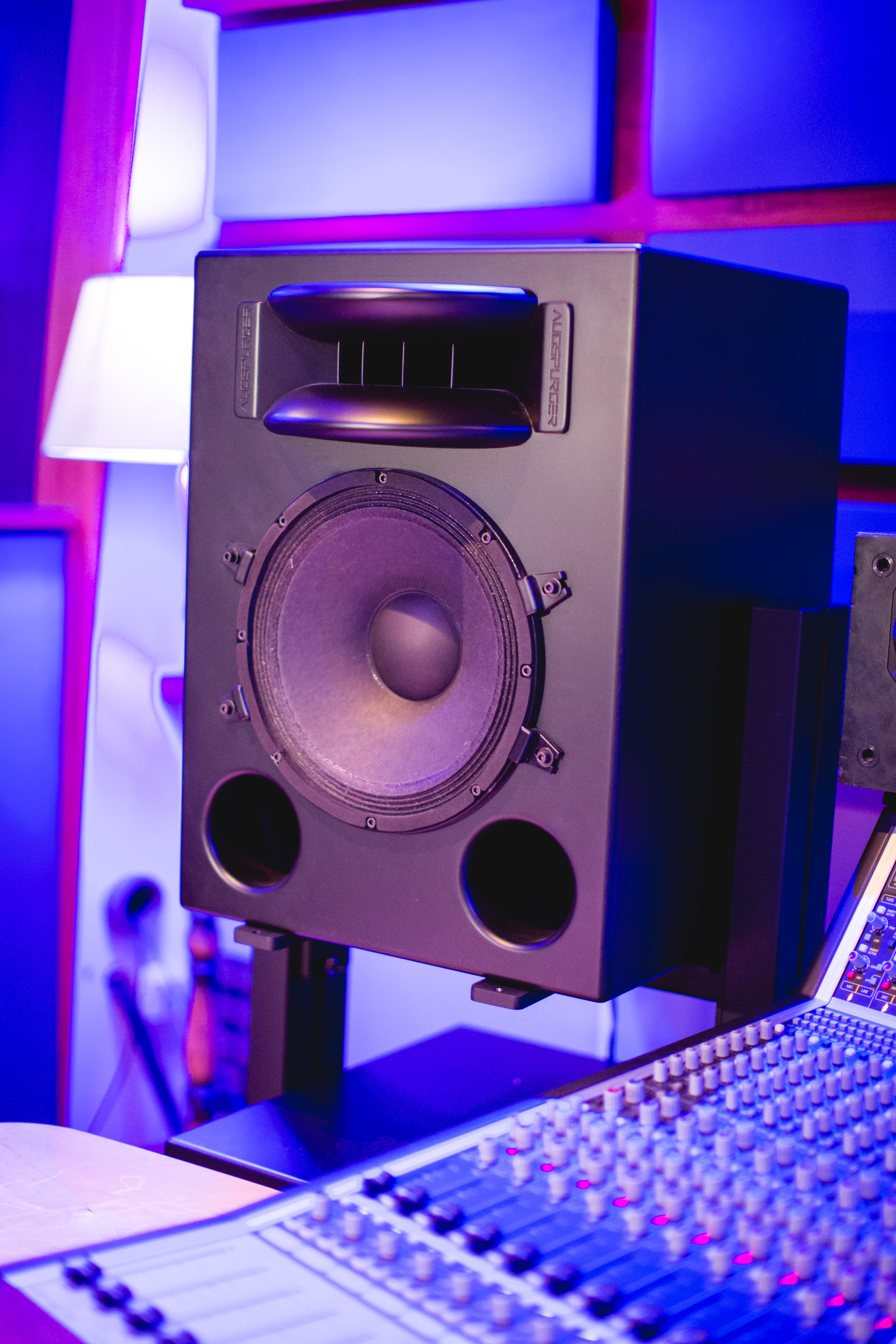 013-Miloco-Bridge-VibeSpeakers-6854.jpg