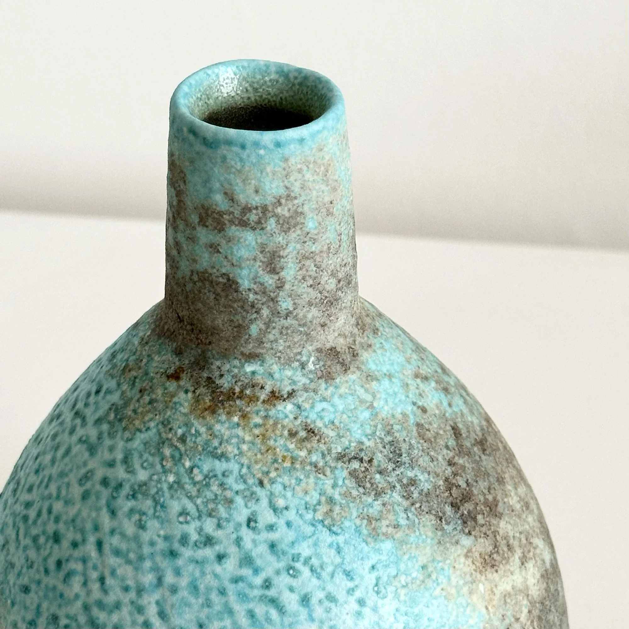 JDP845 Jack Doherty Porcelain Round Bottle 3-detail.jpg