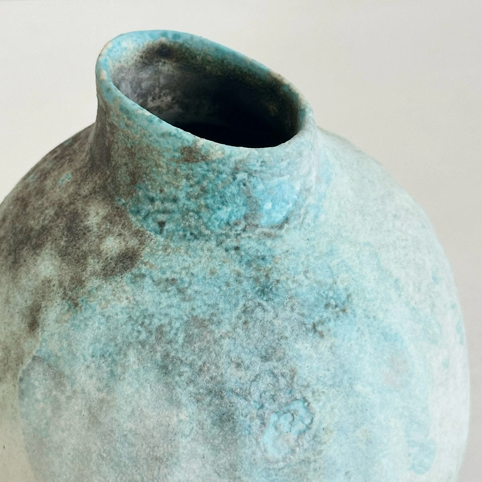 JDP910 Doherty Porcelain Elliptical Jar II-detail.jpg