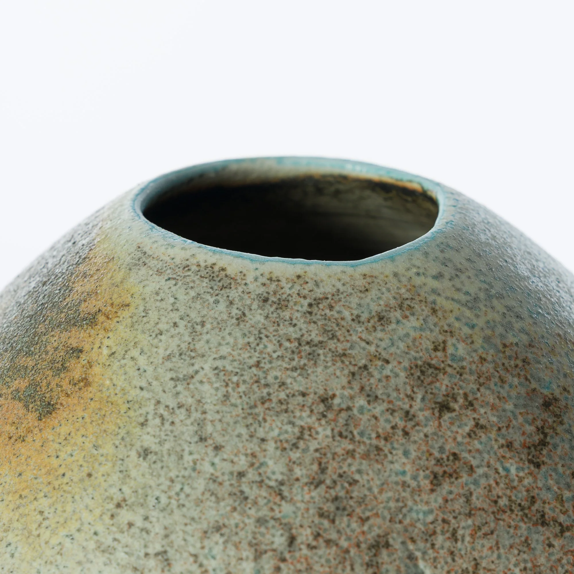 JDP861 Jack Doherty Porcelain Winter Pod V-detail.jpg