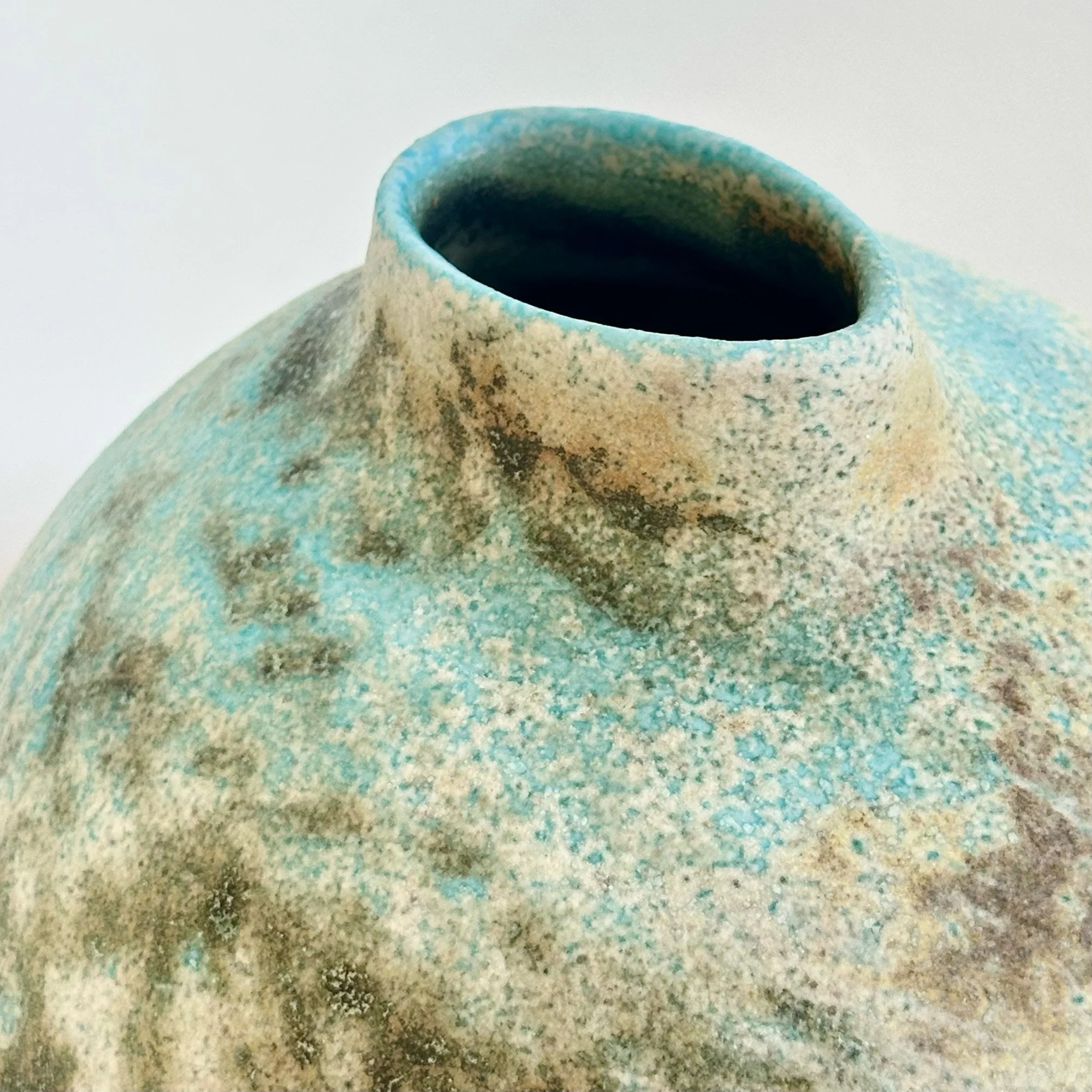 JDP909 Doherty Porcelain Elliptical Jar I-detail.jpg