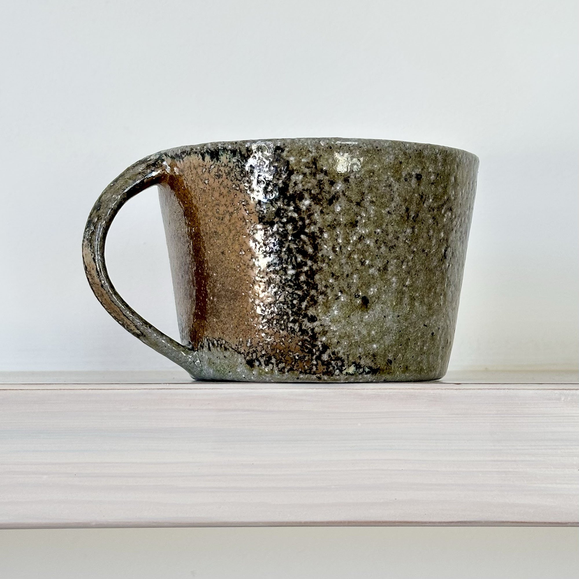 JSP42 Shallow Ochre Shino Mug 9-3.jpg
