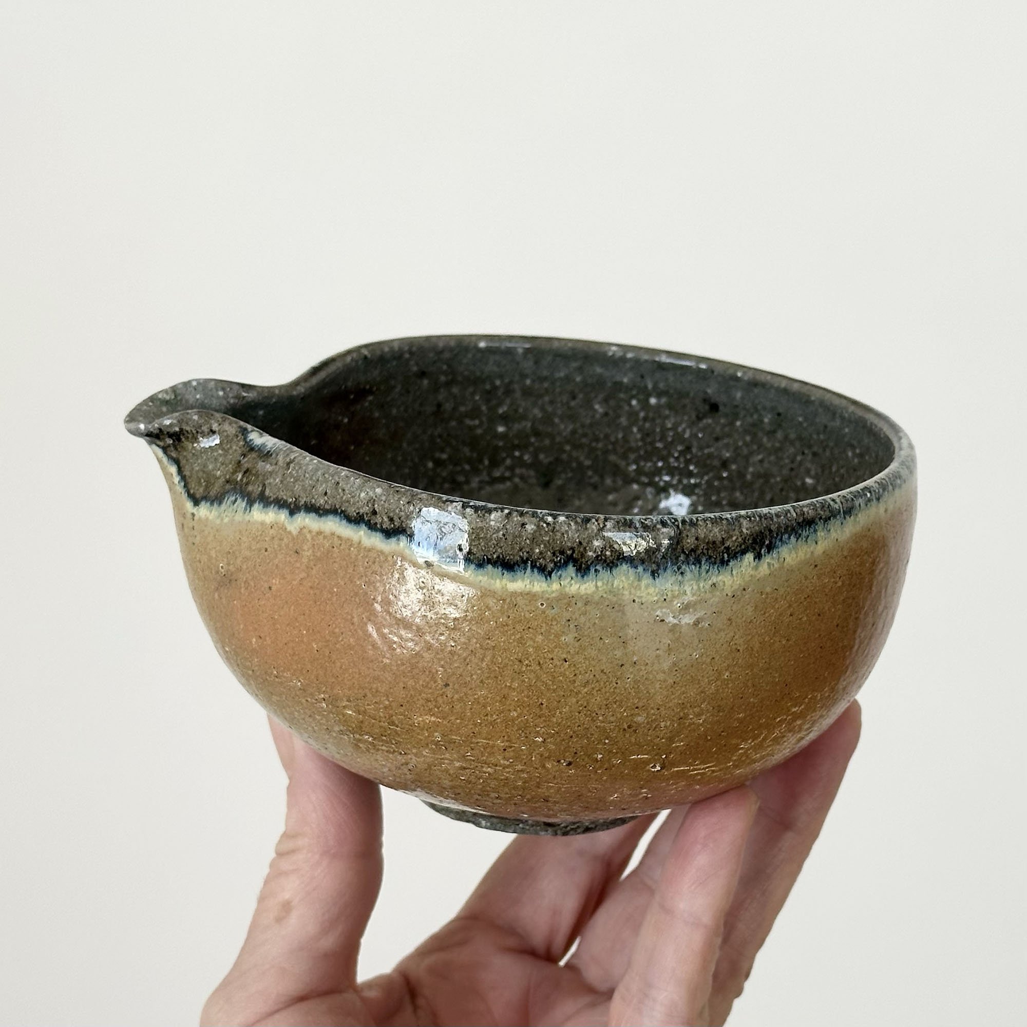 JSP54 Ochre Shino Pouring Bowl 5-1.jpg