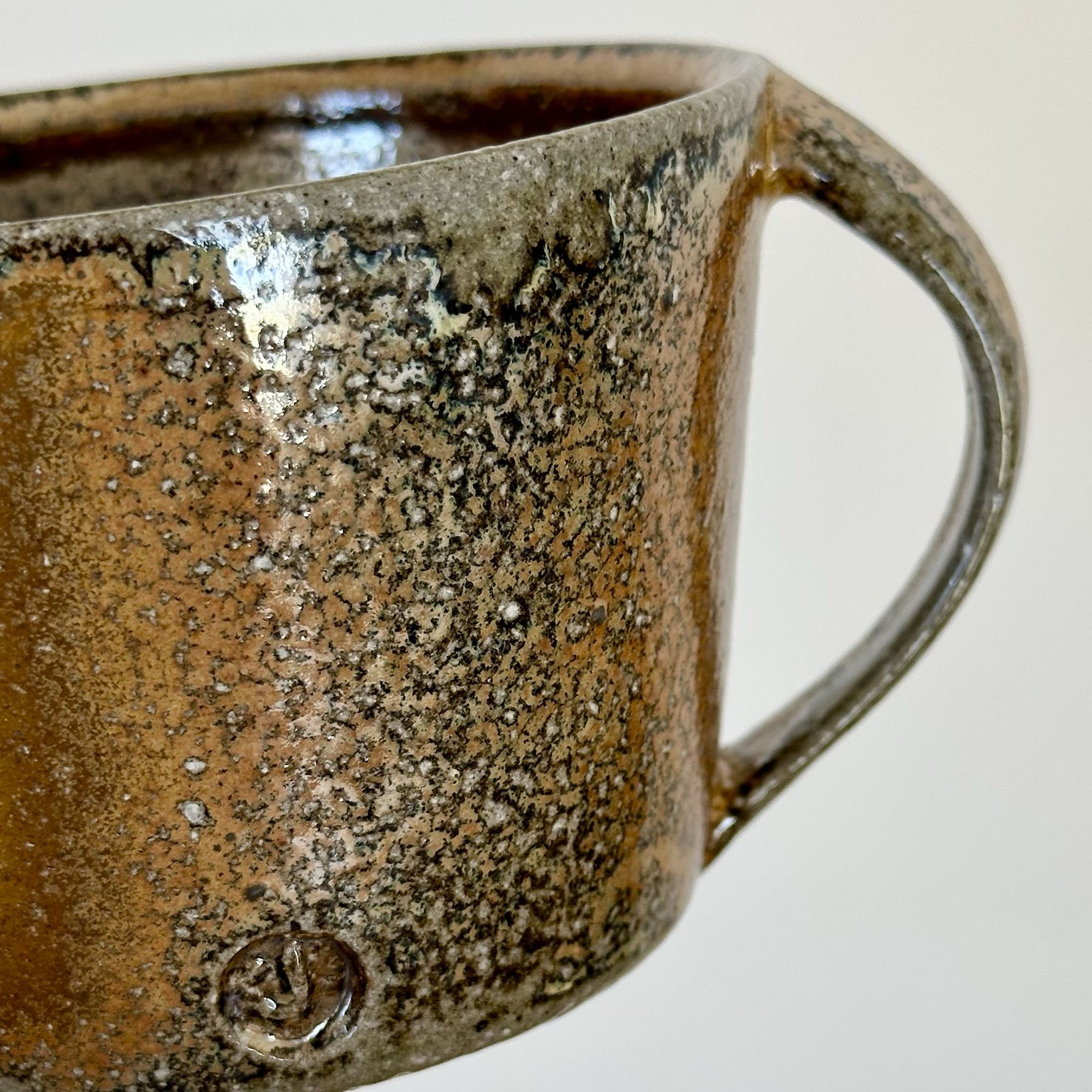 JSP41 Shallow Ochre Shino Mug 8-4.jpg