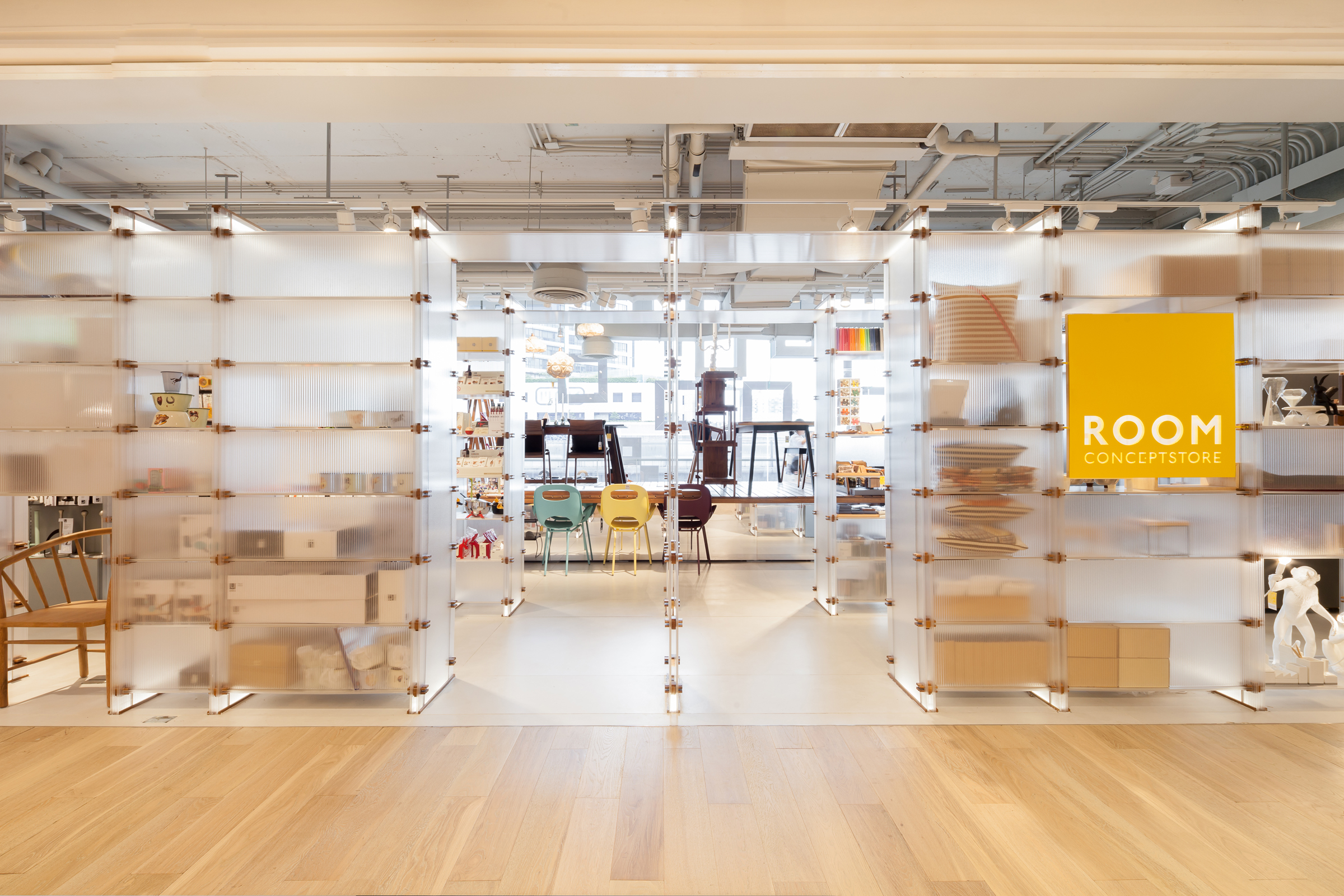 ROOM Concept Store, Emquartier
