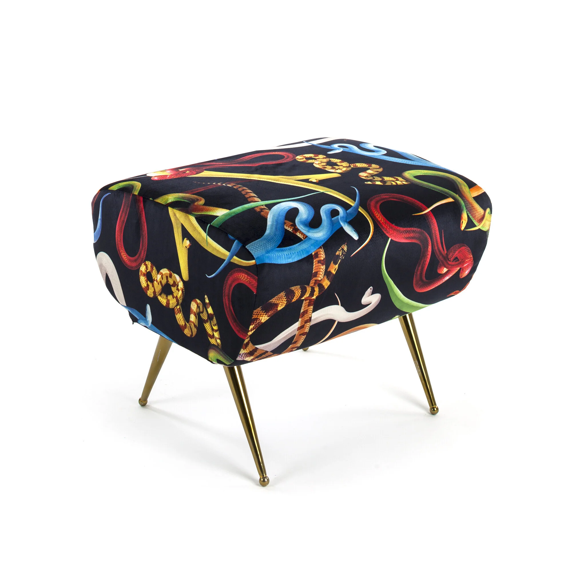 Seletti-Toiletpaper-Pouf-Furniture-161022.jpg