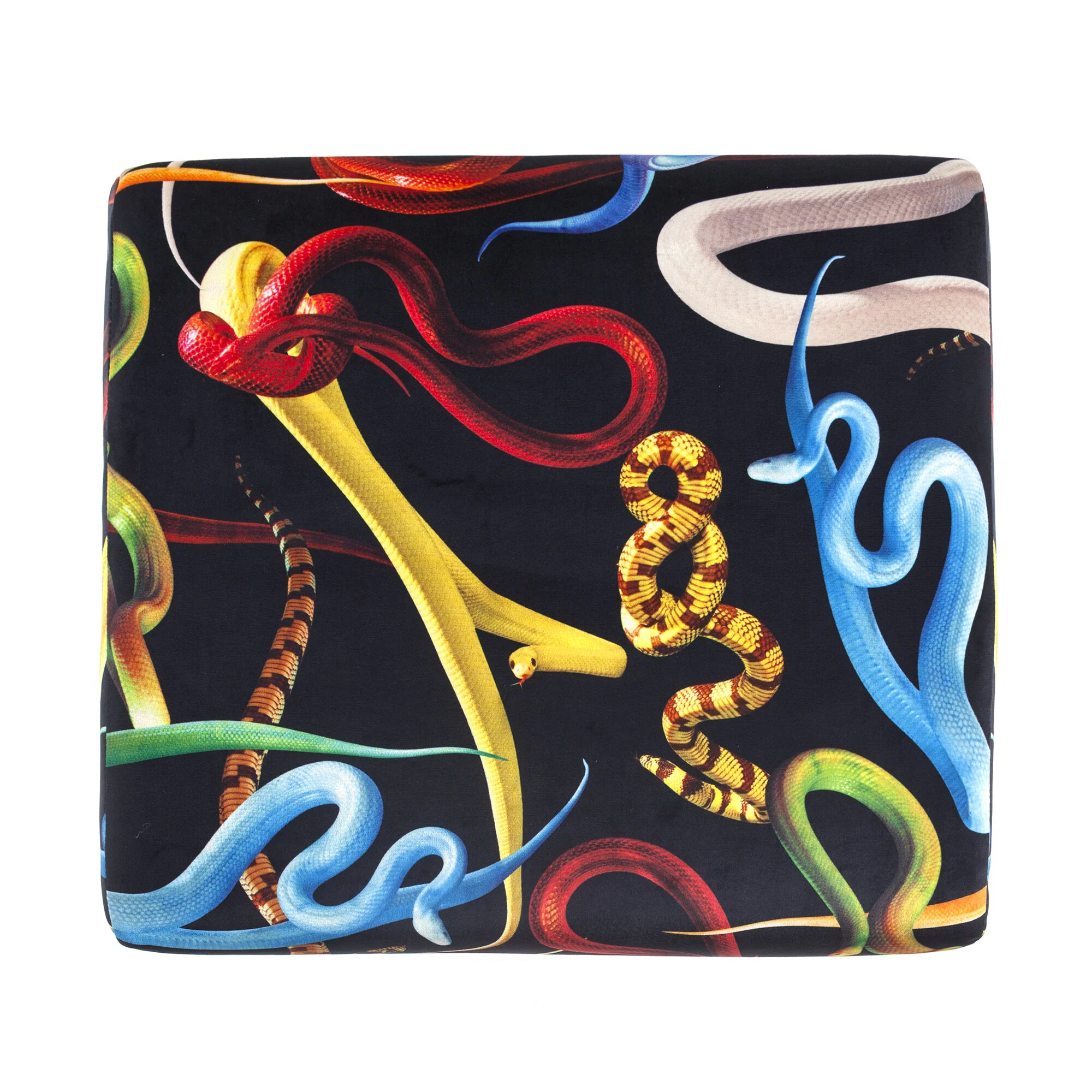 Seletti-Toiletpaper-Pouf-Furniture-16102.jpg