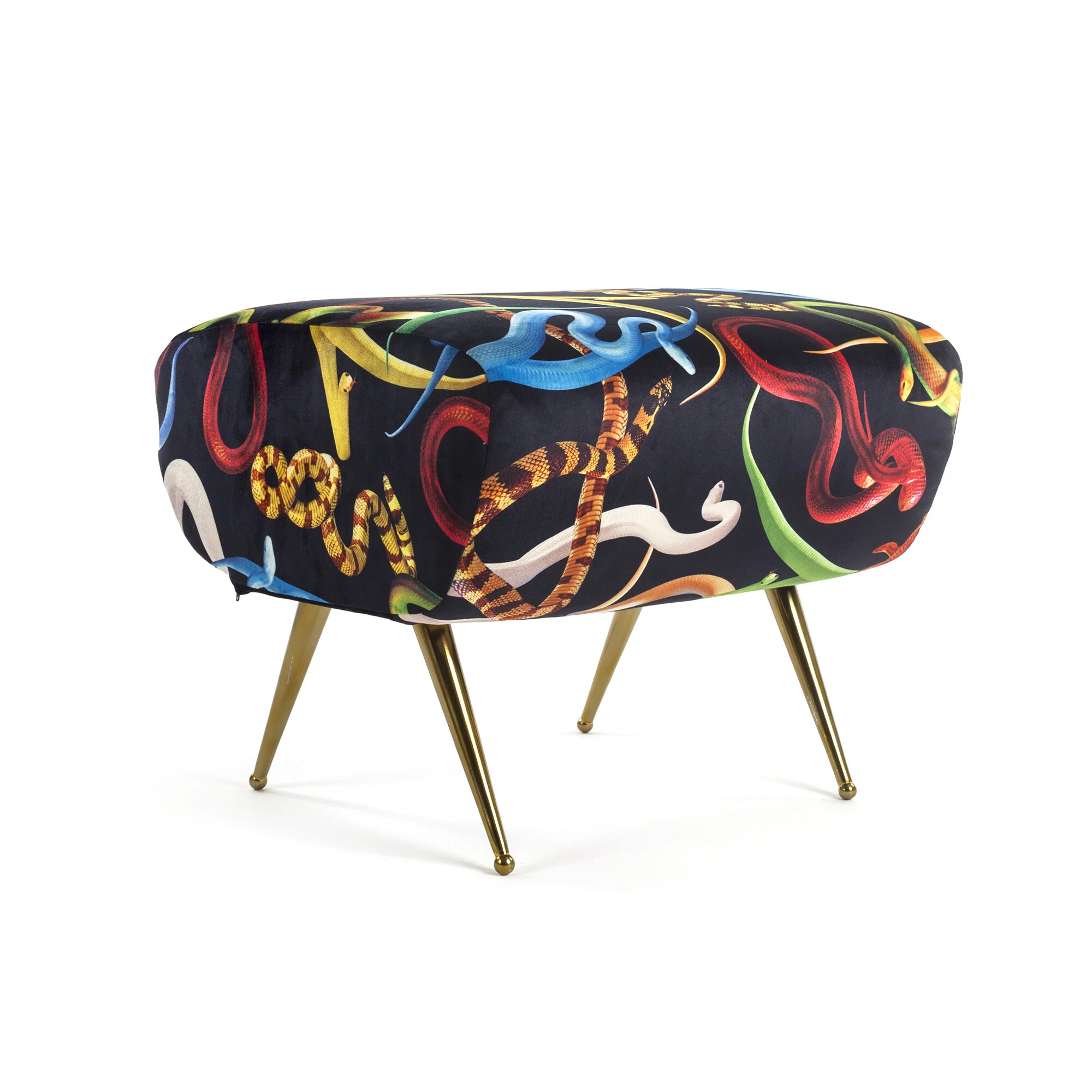 Seletti-Toiletpaper-Pouf-Furniture-161021.jpg