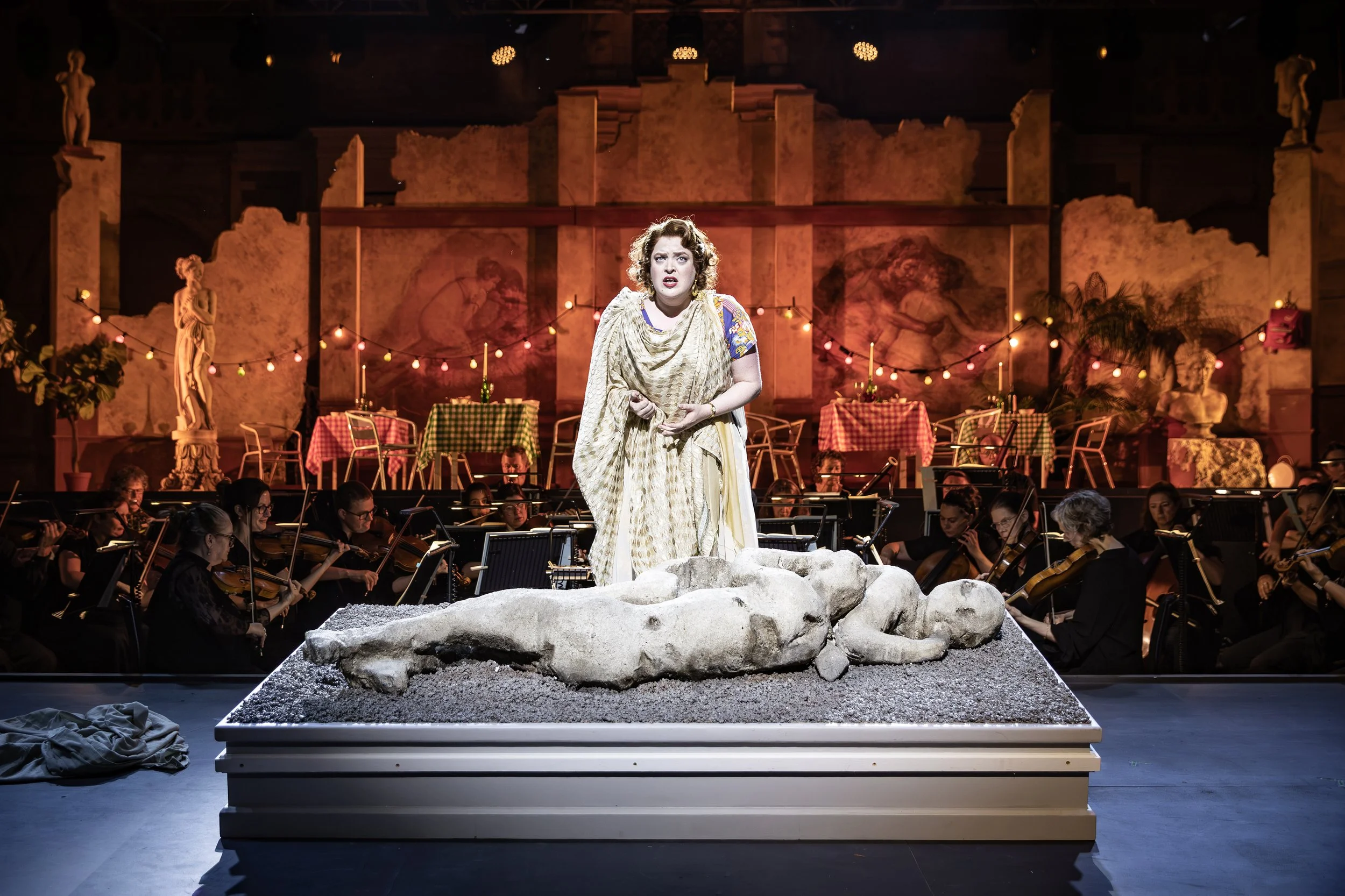 Madeline Boreham as Fiordiligi (c) Craig Fuller.jpg