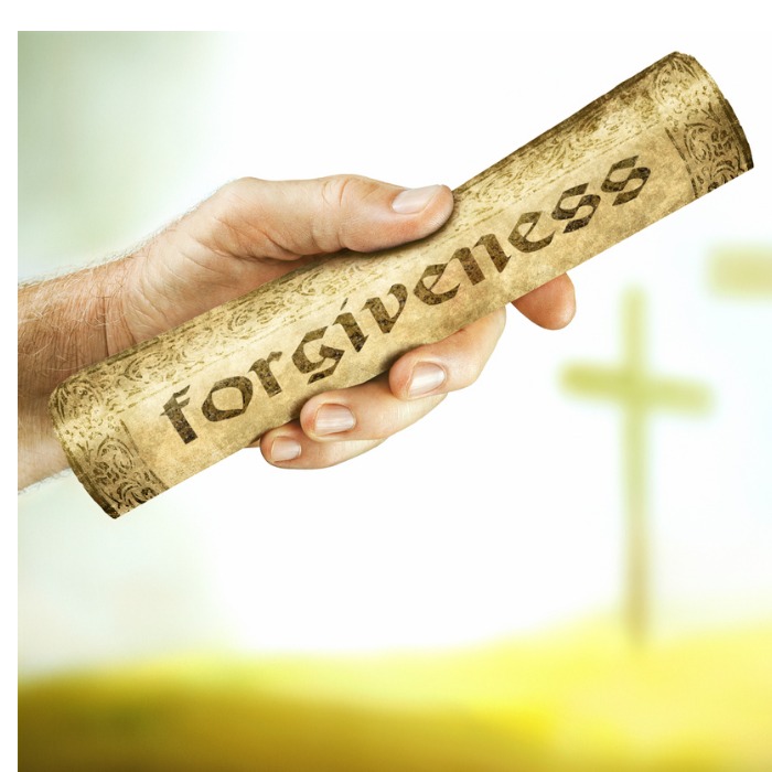 the-message-of-forgiveness-from-the-cross-picture-id884183406.jpg
