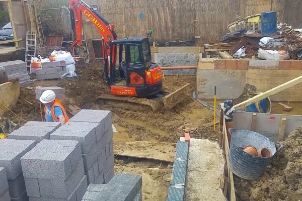 house 64 digging 600.jpg