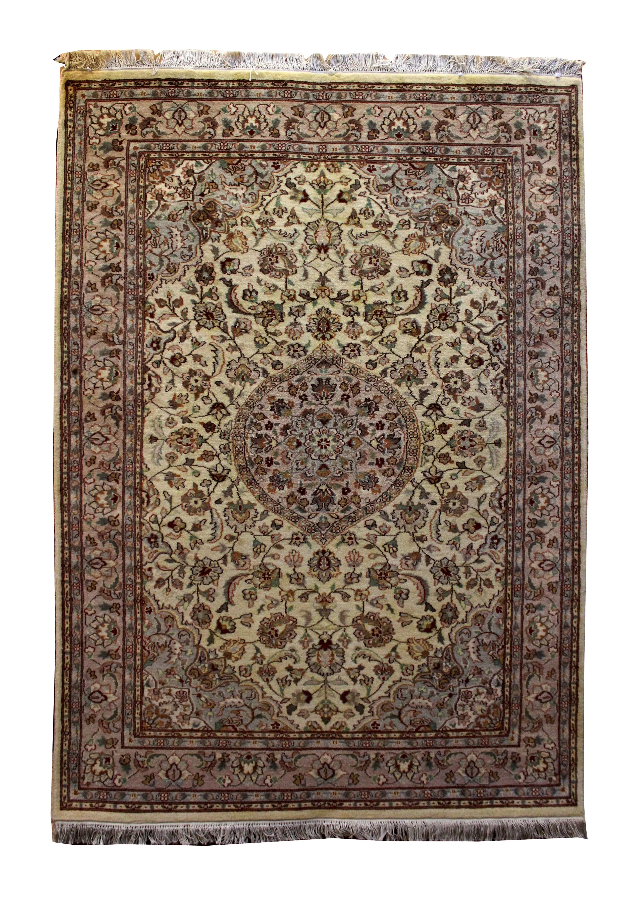 55691 PAK KASHMIR D. KNOT CREAM MEDALLION 1.88 X 1.24 MTR QR4,000