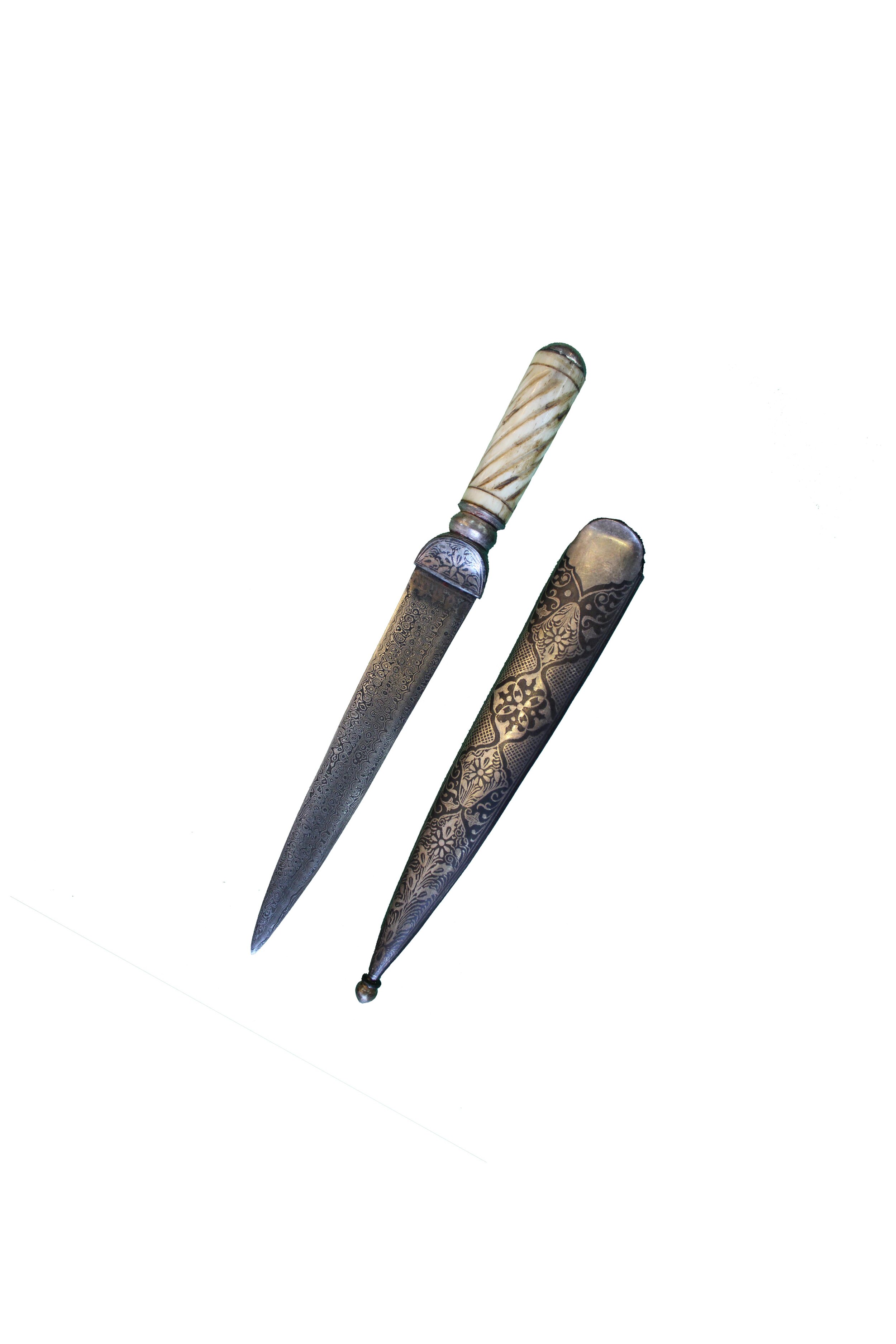 LH695 - SILVER KHANJAR CAMEL BONE HEAD QR695