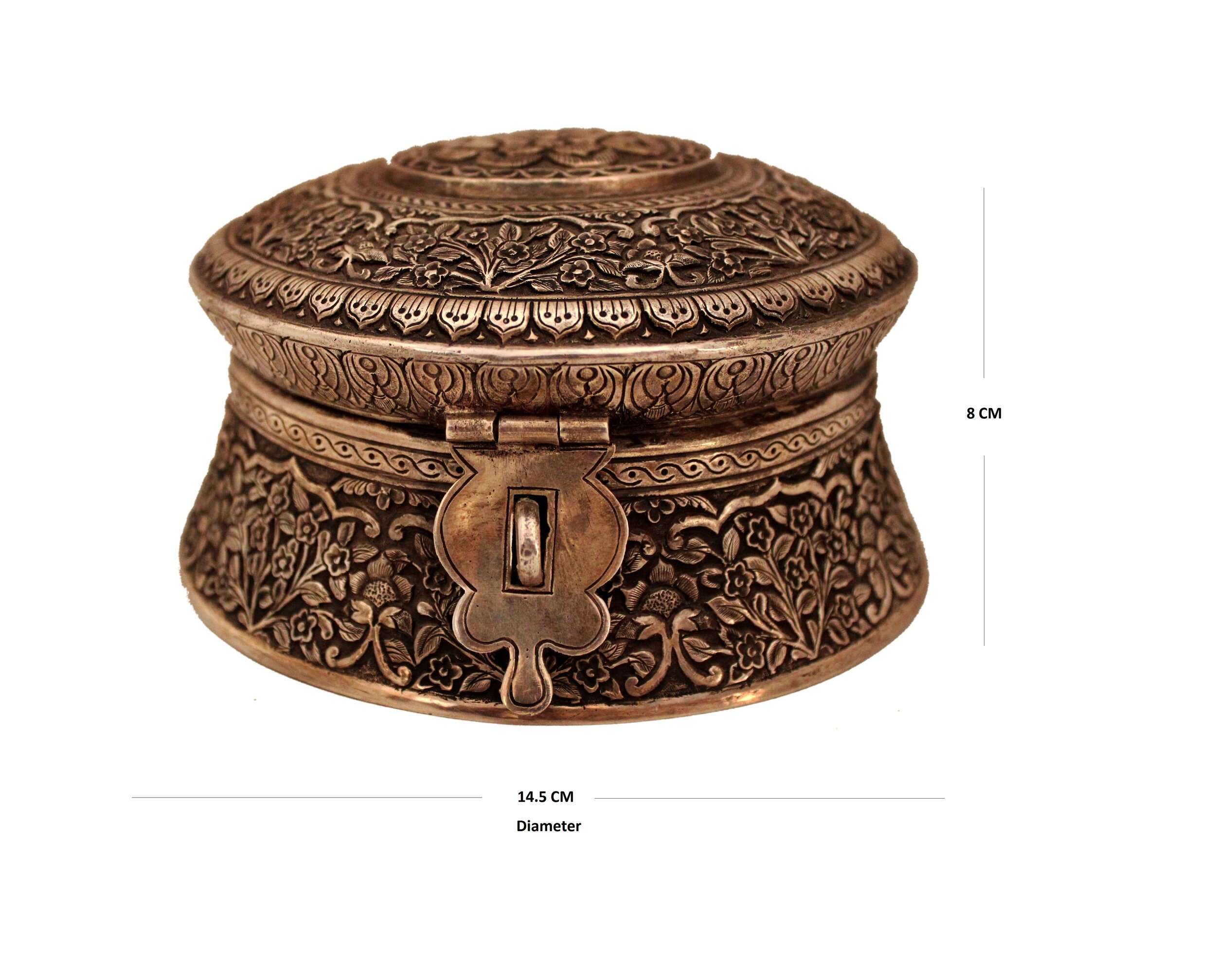LH599-i  HAND CRAFTED TIBETAN SILVER BOX   QR4,475