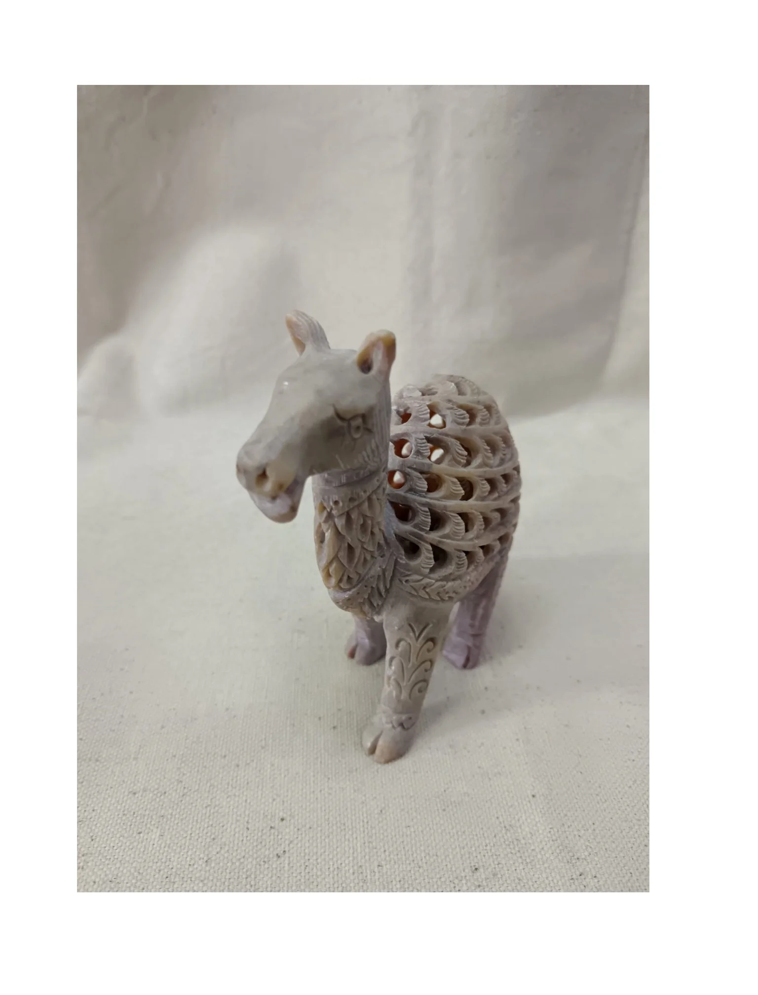 MM17 SOAP STONE CAMEL H=11cm L=11cm W=5cm WEIGHT=0.196 kg  QR. 145