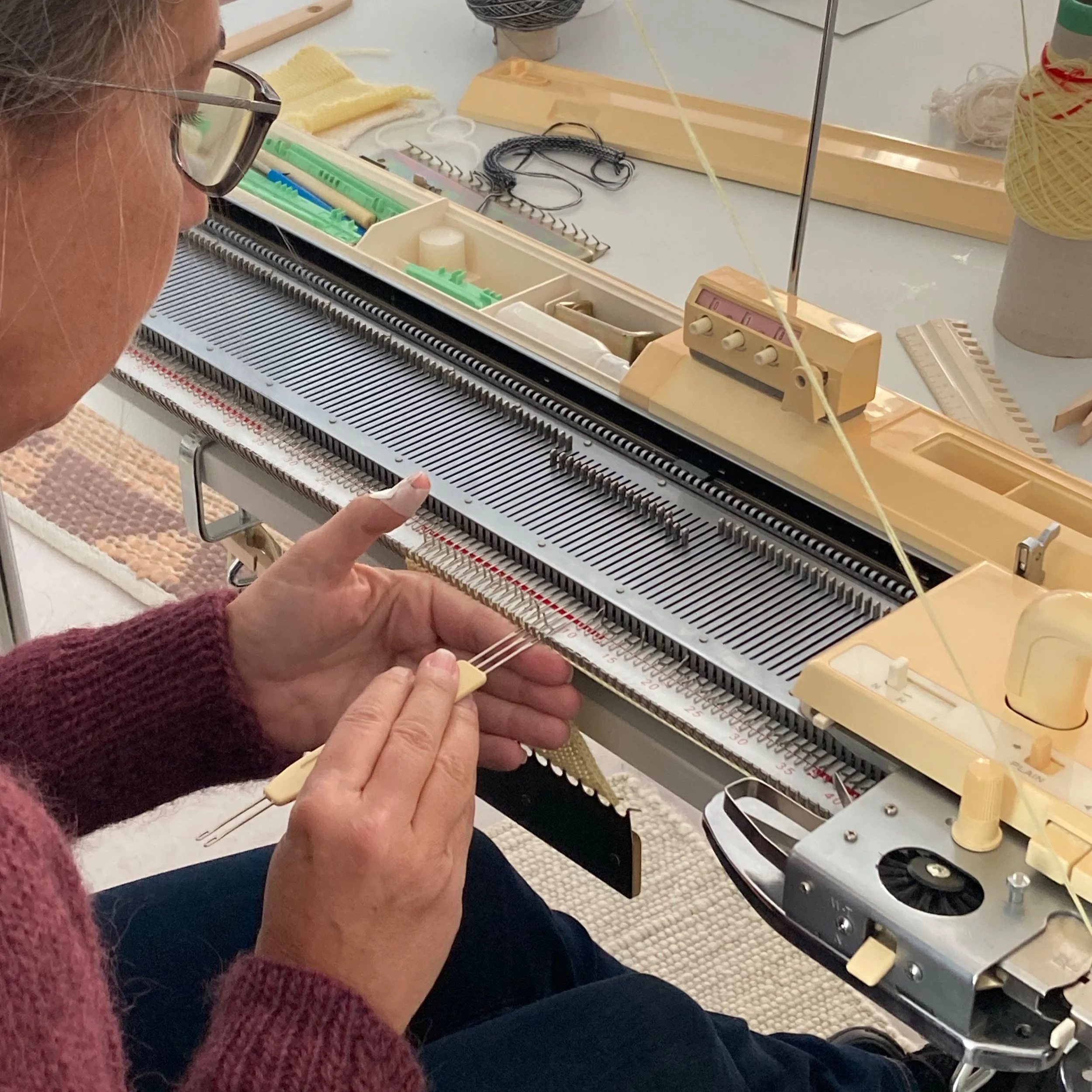 Einbett-Maschinenstrick-Workshop für Anfänger:innen