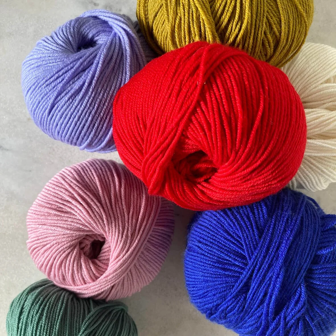 Oya Knit Design Studio I Strickkurs Mütze stricken München I Wolle Garn Wollknäuel Farben bunt I 03 I quadratisch.jpg