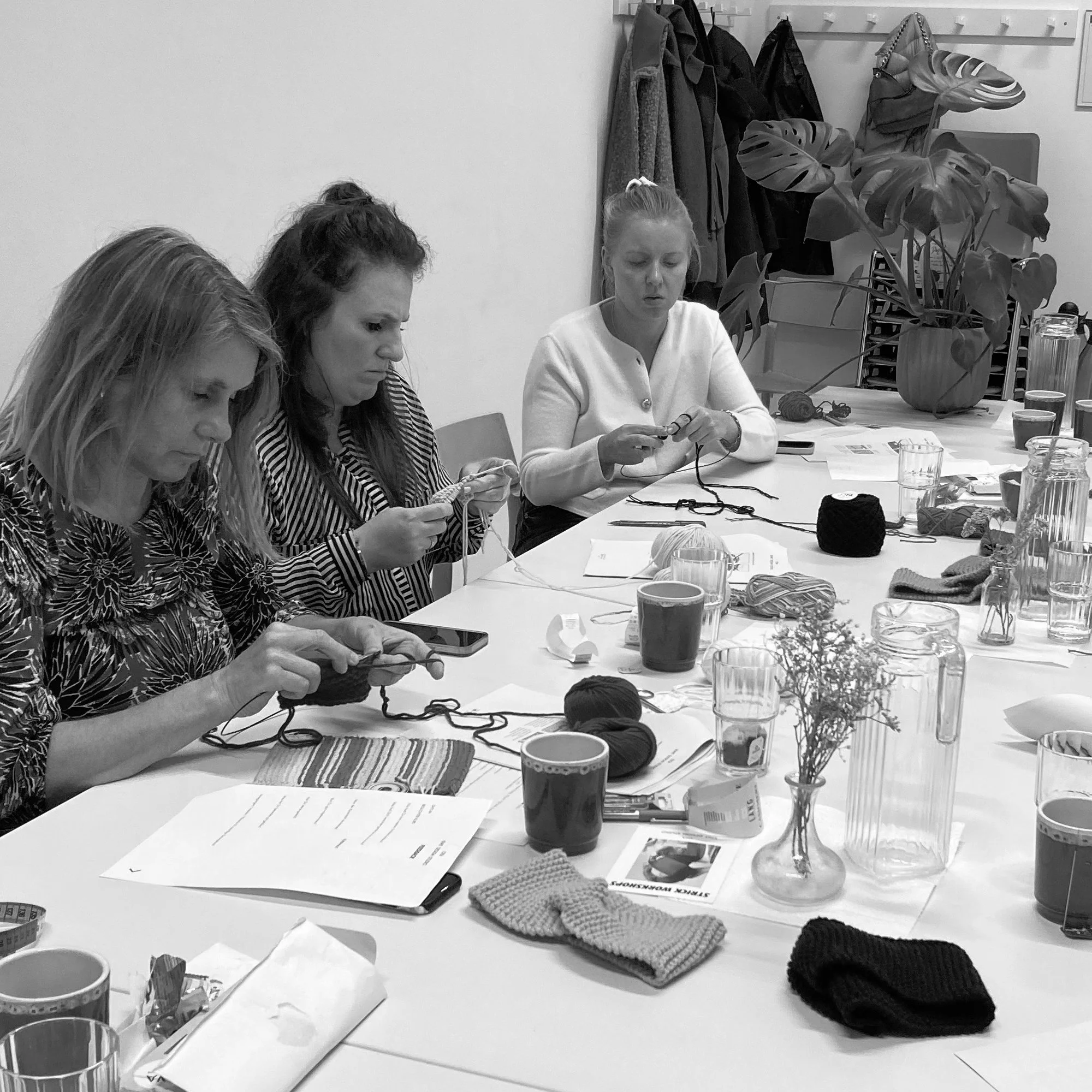 Oya Knit Design Studio I Advents Stricken Stirnband München I Cafe Francesca Fingerfood Drinks I quadratisch.05.jpeg
