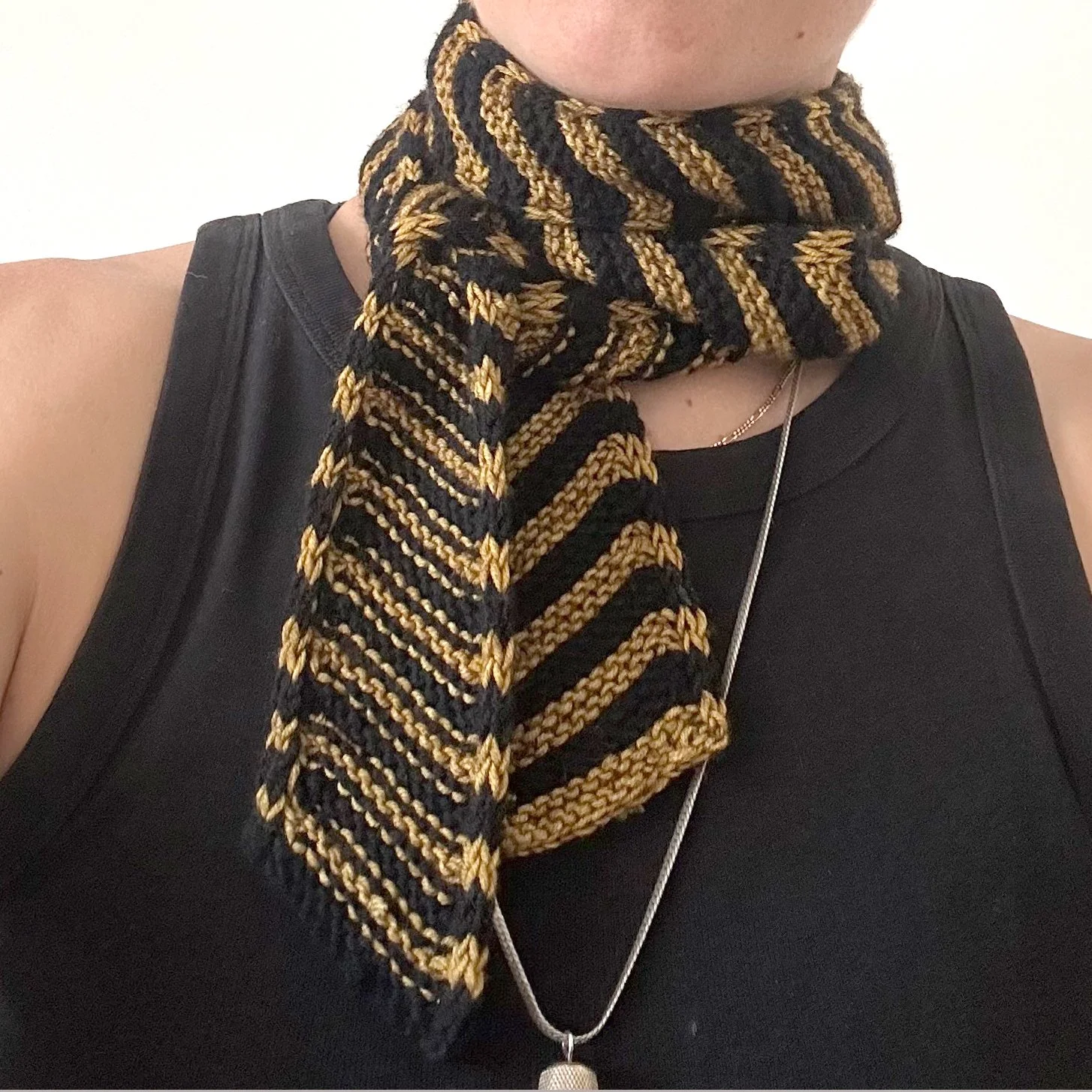 Oya Knit Design Studio I Halstuch gestreift HandStrickkurs I Schal stricken Wolle I 03 I quadratisch.jpg