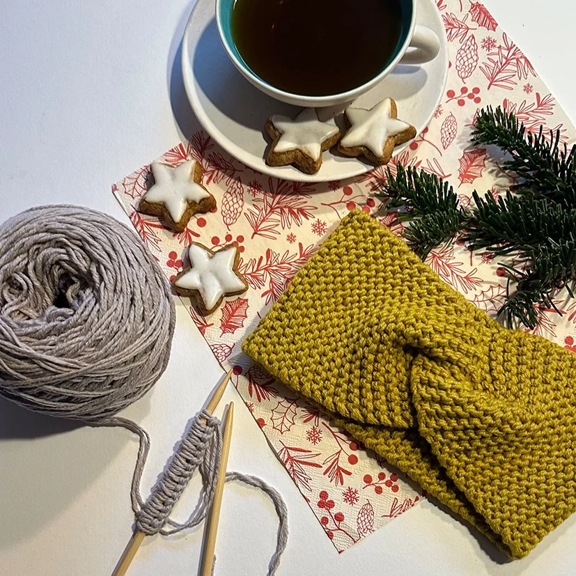 09.12.2025 Adventsstricken - STIRNBAND mit Fingerfood & Drinks, ein gemütlicher Abend für Kreative im Café Francesca