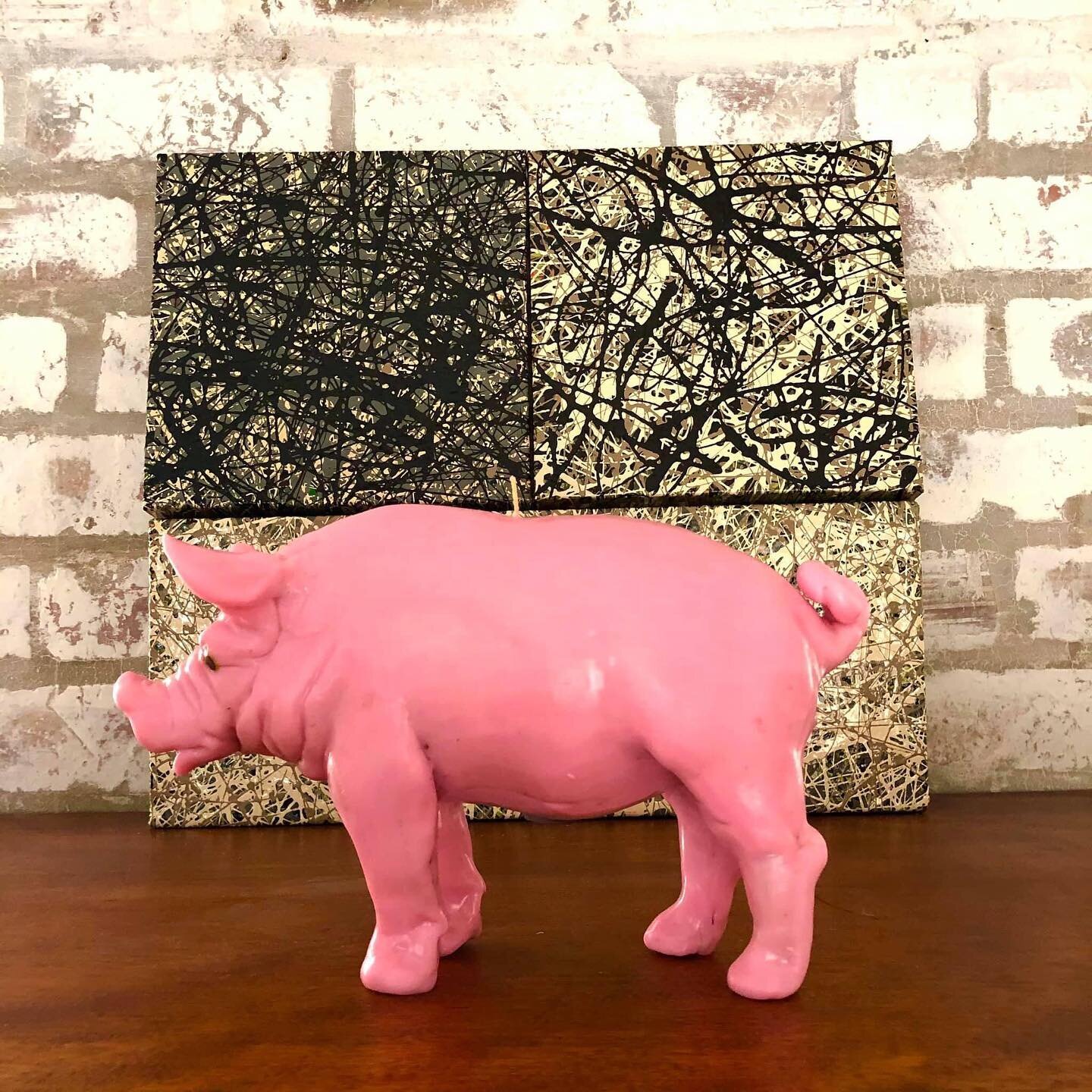 .
P L A Y F U L 
D I S P L A Y
▪️
Three of my small artworks in a favourite collector//friend&rsquo;s home.
Thank you @ziekiezone 
▪️
#artisfun #groupingartwork #smallartwork #artdisplay #onlylines #onlylineart #pigsofinstagram #pinkpiggie #pink #bla