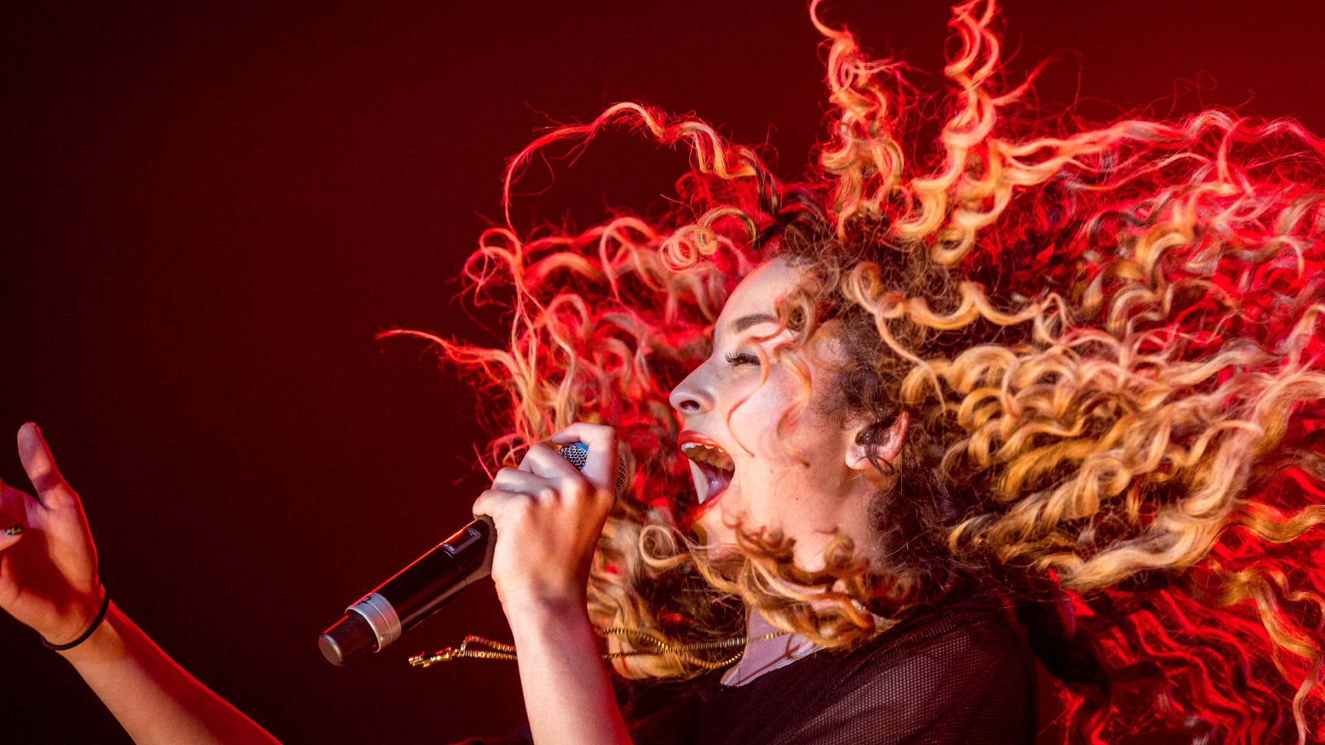 Ella Eyre.jpg