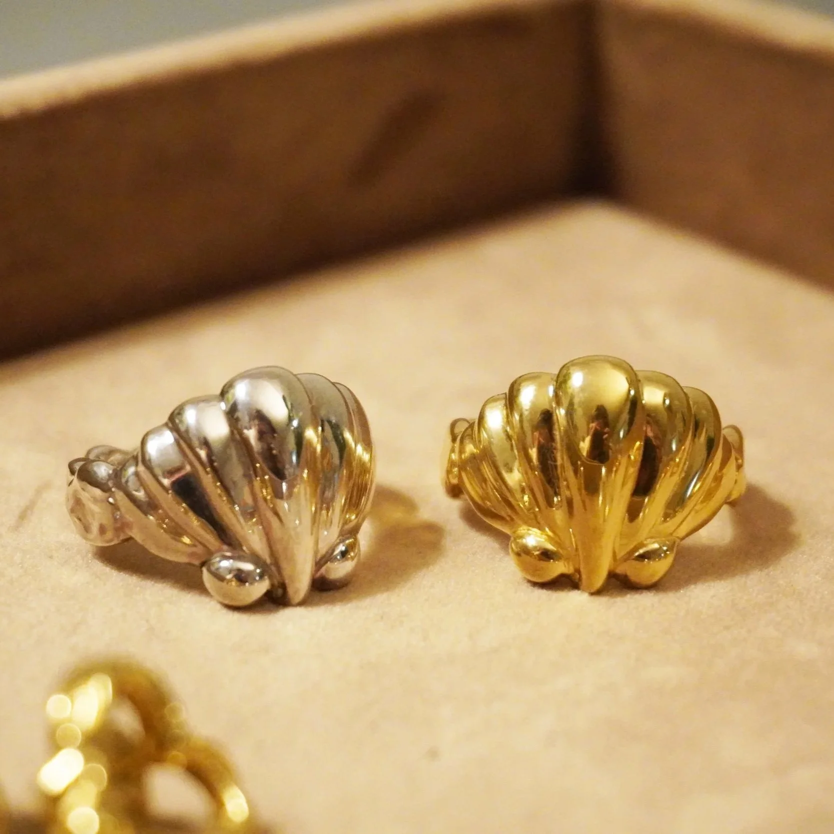 Clam+shell+silver+and+gold+1.jpg