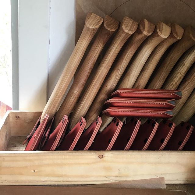 Axes off to their new homes now 🤩🥰💥🥰🤩 and still places left on axe carving technique workshop next weekend! #axe #hatchet #craft #greenwoodworking #bushcraft