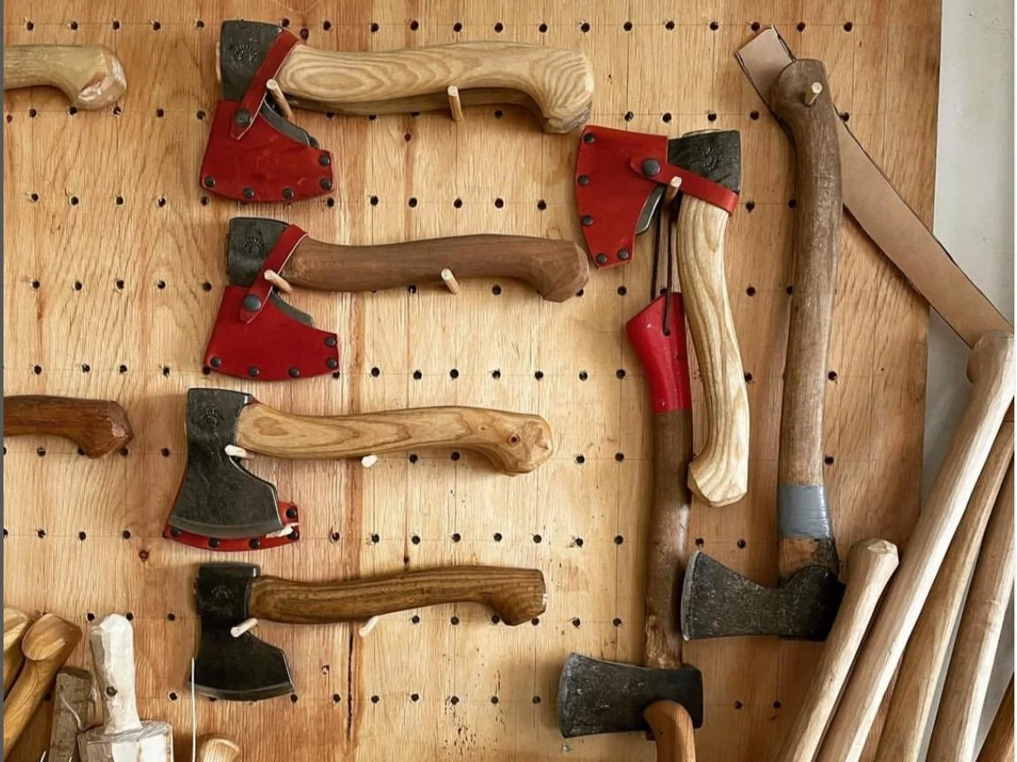 The basics of axe carving with Sofi Karlsson