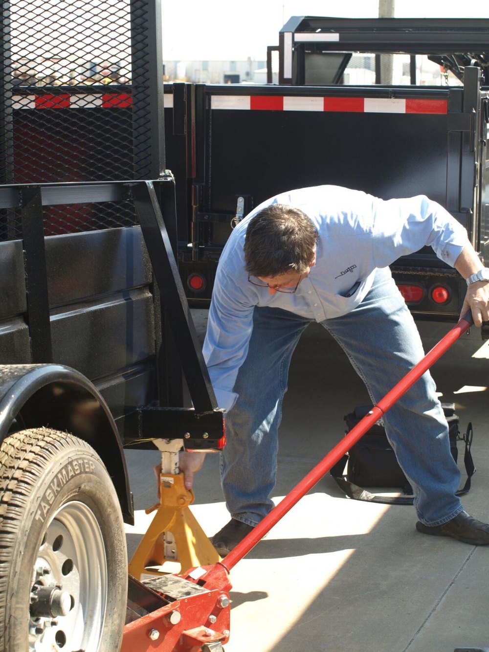 Photo Credit: Lancaster, C., & Klein, R. (2009). The Trailer Handbook: A Guide to Understanding Towing & Trailer Safety . Topeka, KS: National Association of Trailer Manufacturers.