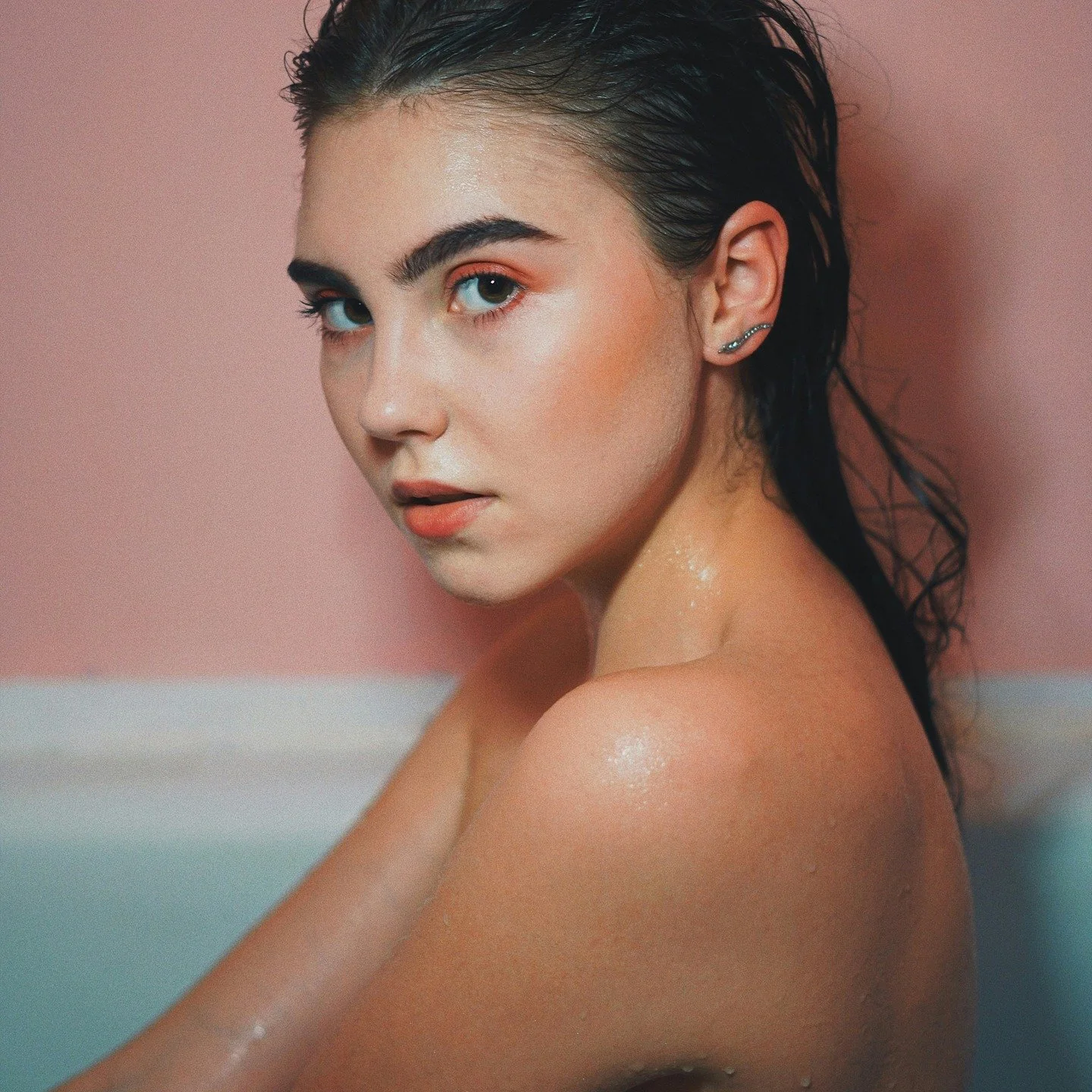 💧 La constance est le secret d&rsquo;une peau &eacute;clatante.

Un nettoyage doux matin et soir, suivi d&rsquo;une bonne hydratation, pr&eacute;pare la peau &agrave; recevoir les actifs dont elle a besoin. Ce rituel simple maintient l&rsquo;&eacute