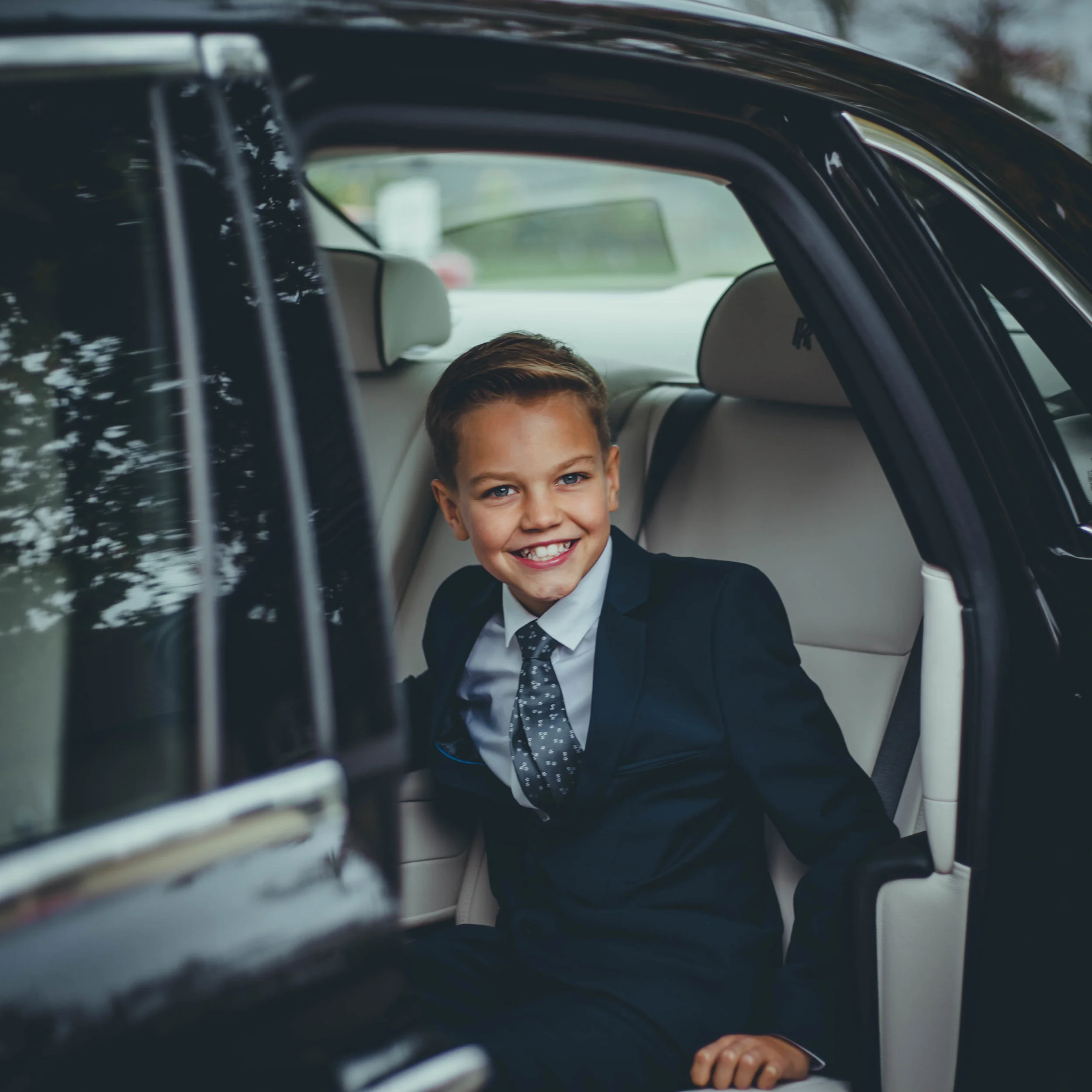 HOW ARD WEDDING PHOTOGRAPHY WEST MIDLANDS GR0OM PREP-1-7.JPG