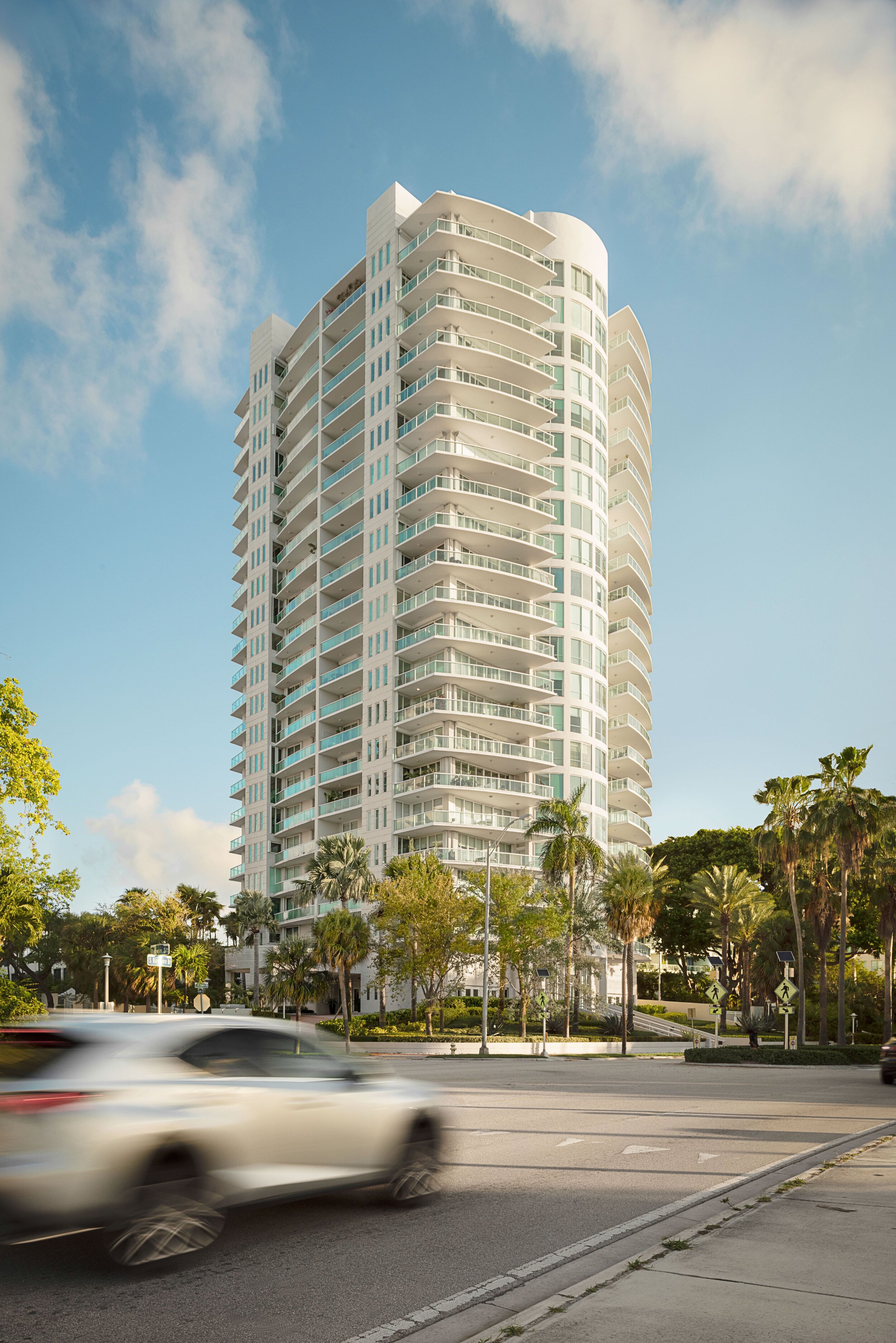 GROVEHILL TOWER_COCONUT GROVE_MIAMI_ARCHITECTURE_LR-1-min.jpg