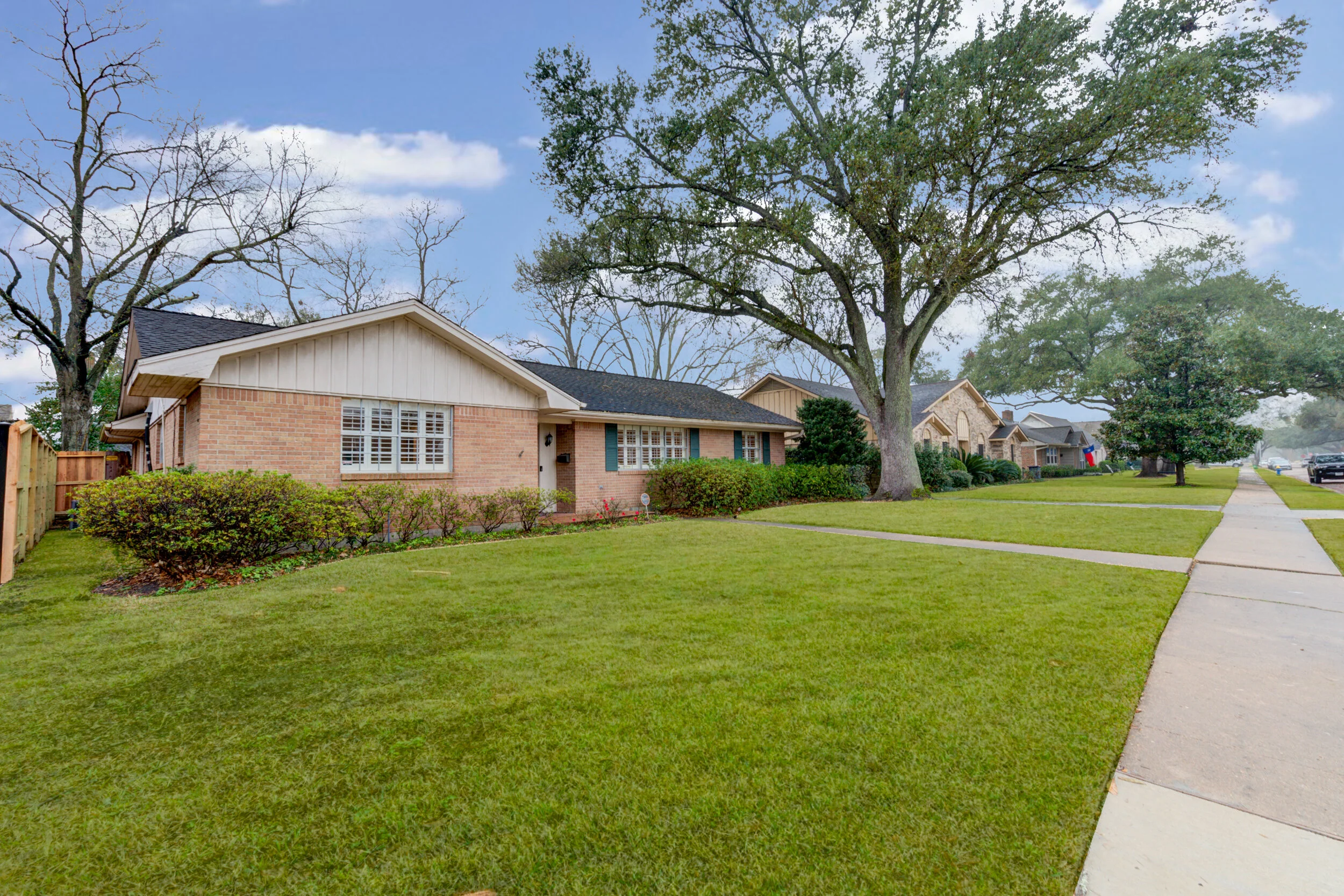 7623 Meadowvale Drive