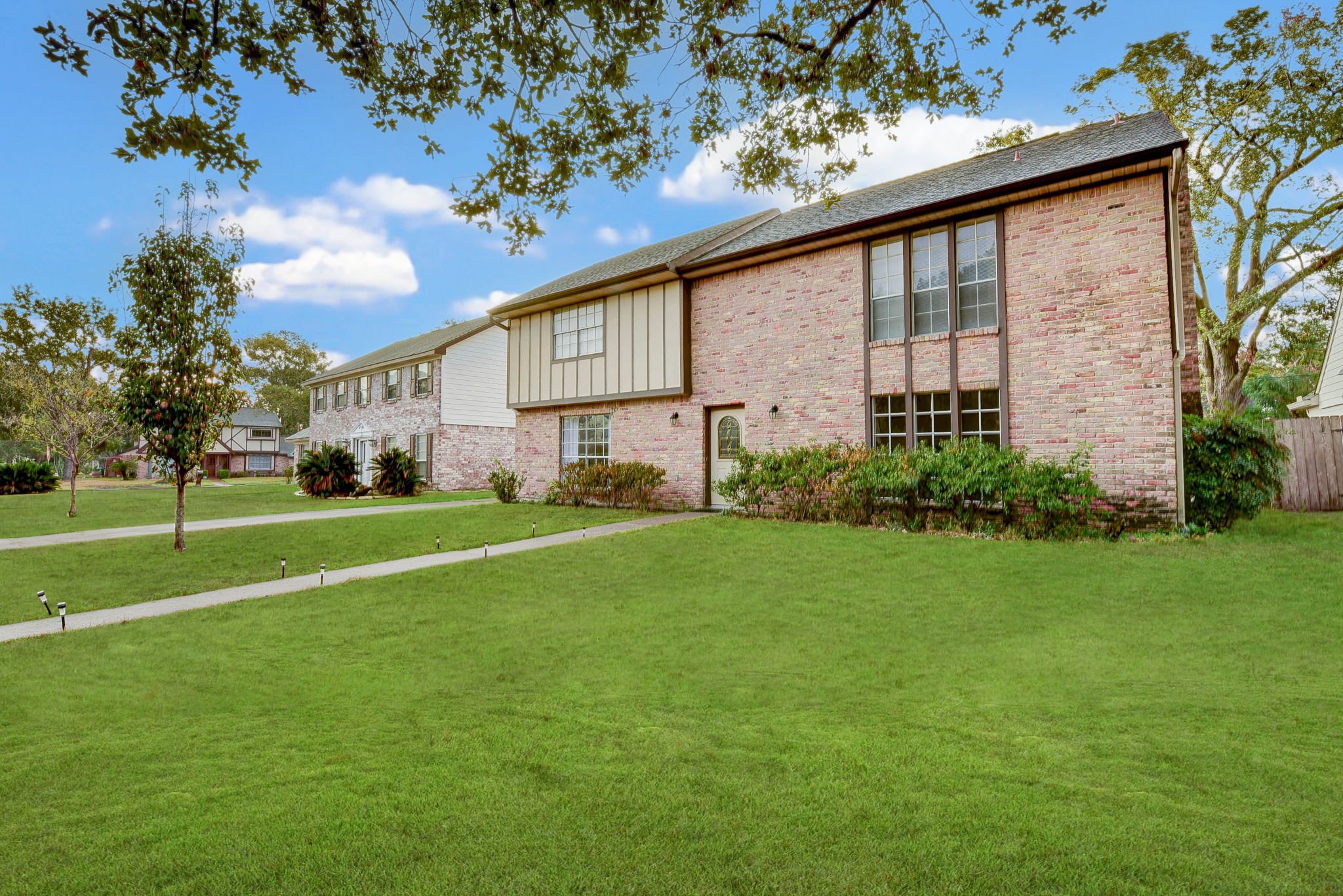 2-web-or-mls-5007-bayou-vista-dr.jpeg