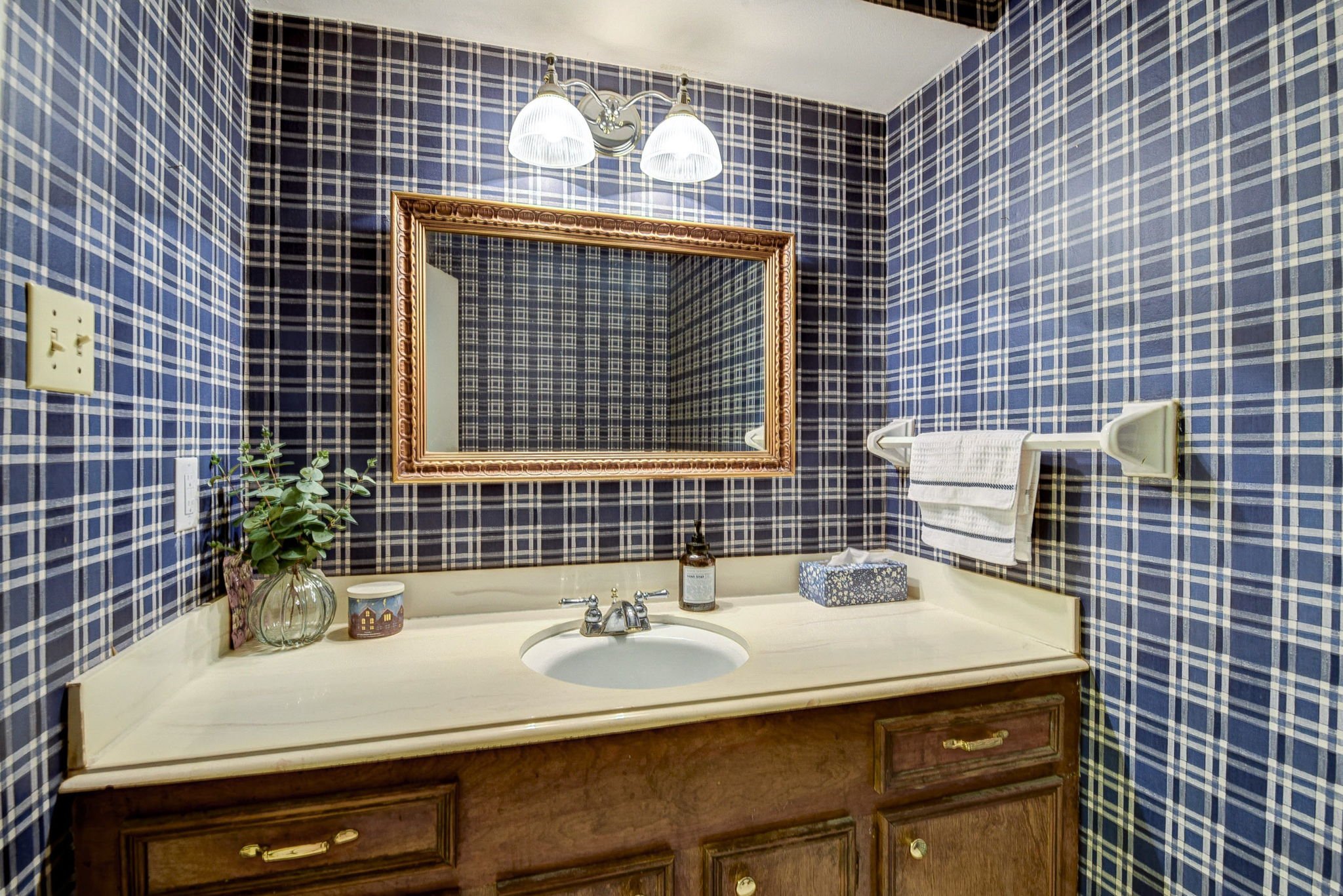 15-web-or-mls-5007-bayou-vista-dr.jpeg