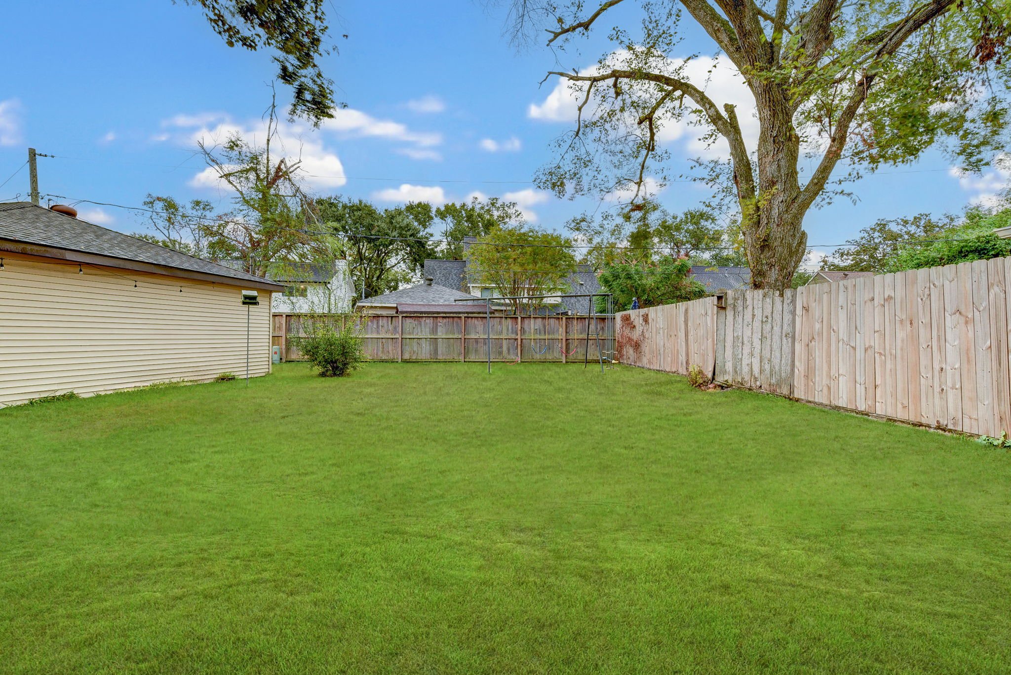 41-web-or-mls-5007-bayou-vista-dr.jpeg