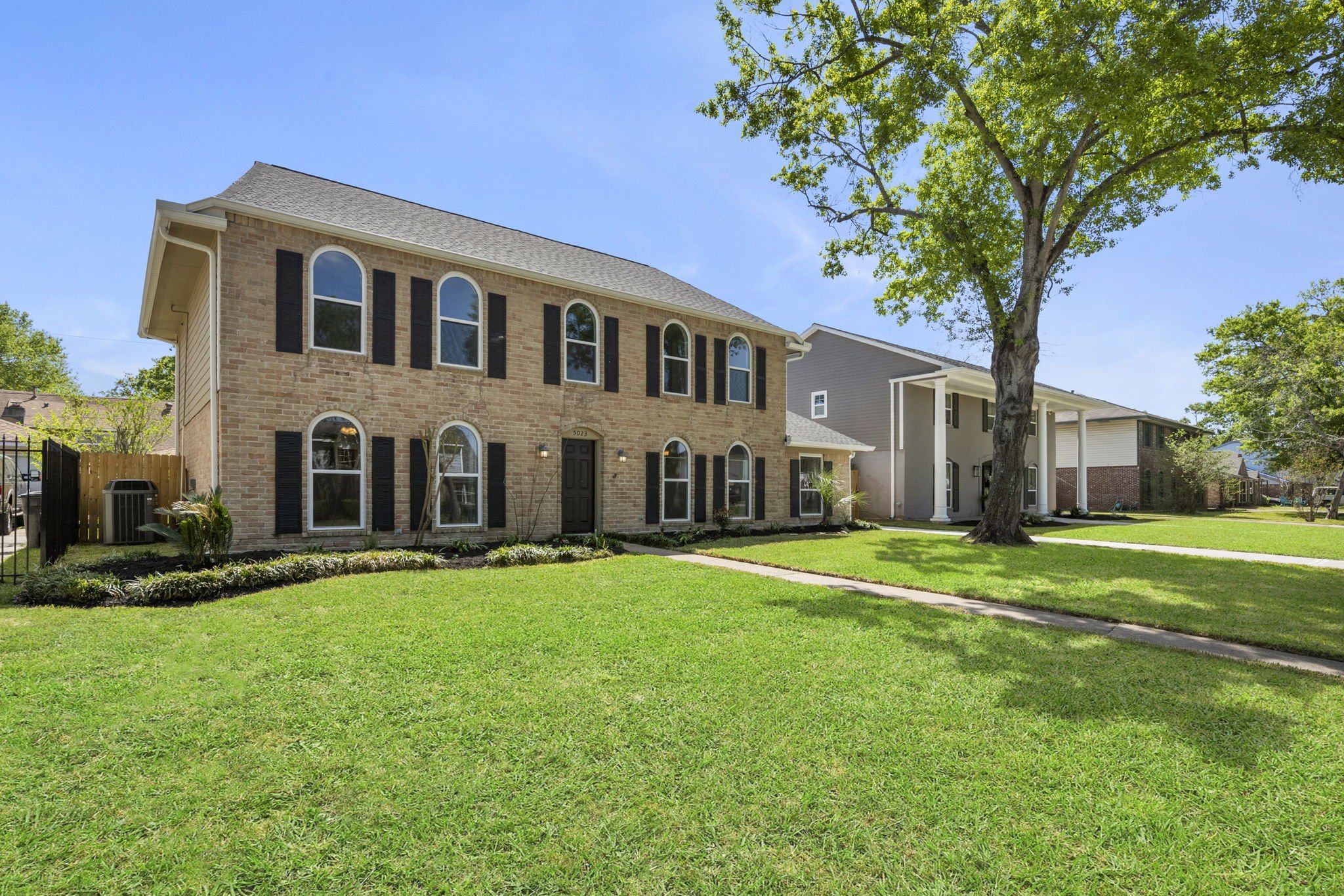 7-web-or-mls-5023-bayou-vista-dr.jpg