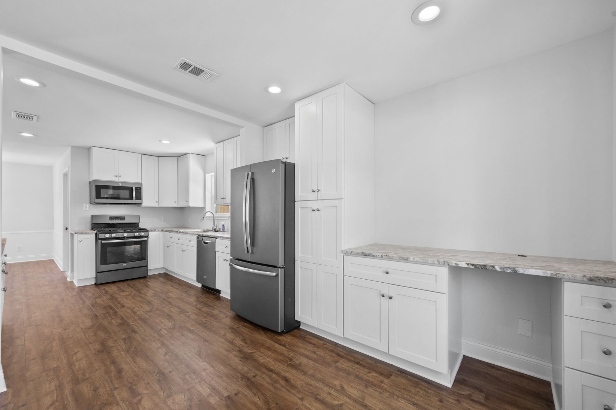 14-web-or-mls-5023-bayou-vista-dr.jpg