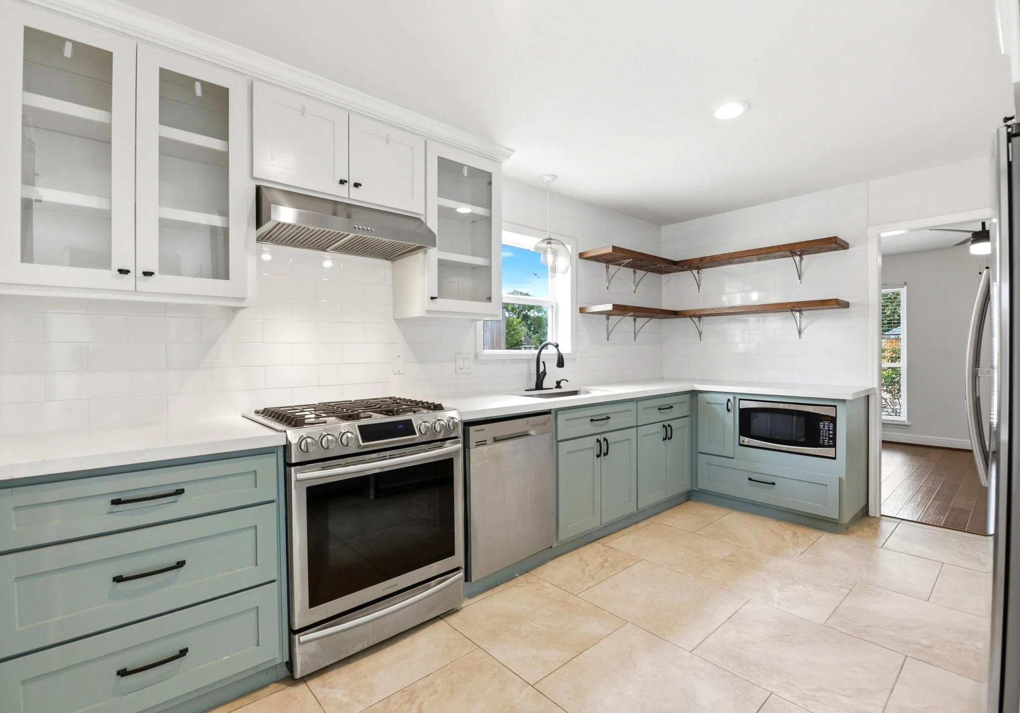 30-web-or-mls-4810-bayou-vista-dr.jpg