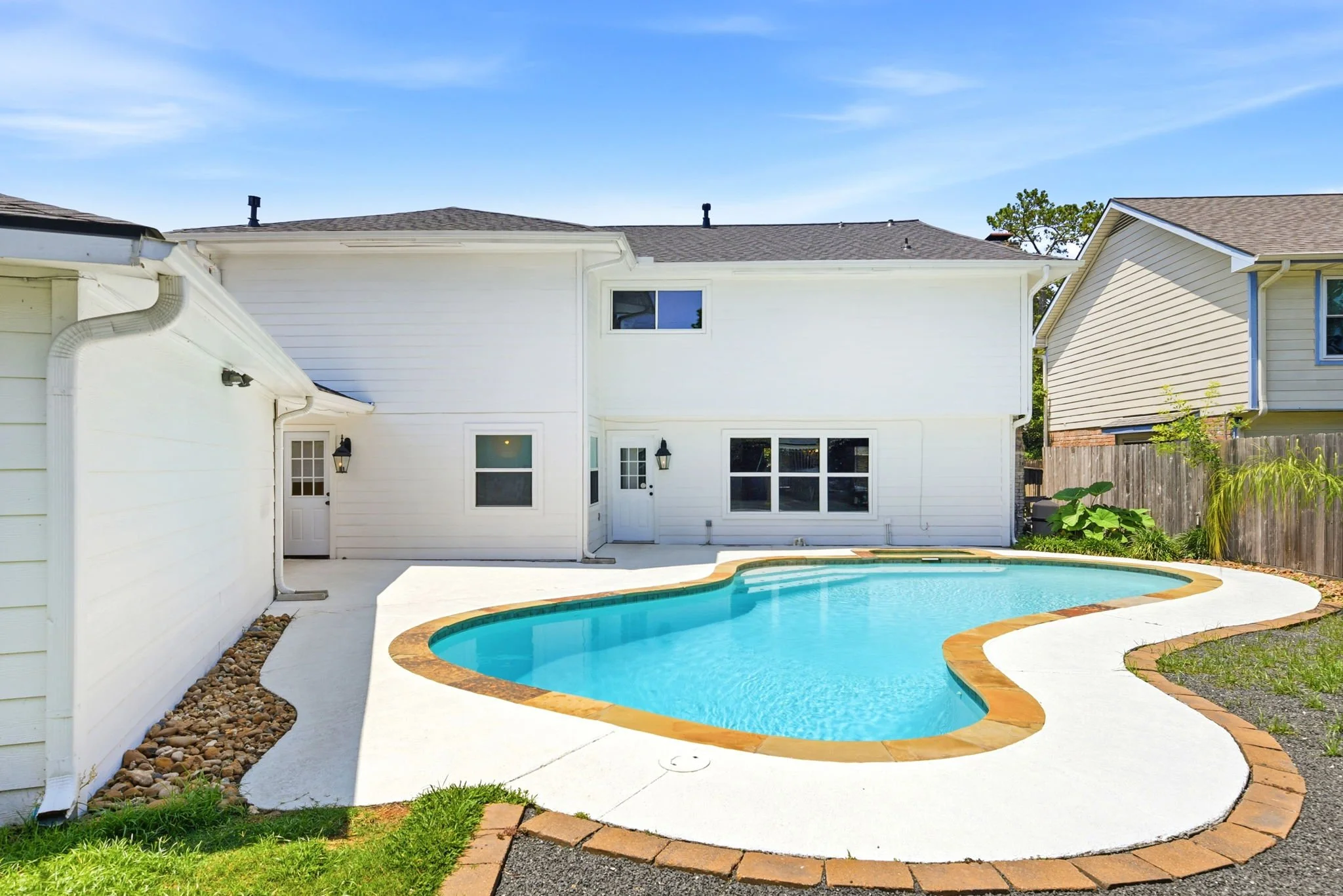64-web-or-mls-4810-bayou-vista-dr.jpg