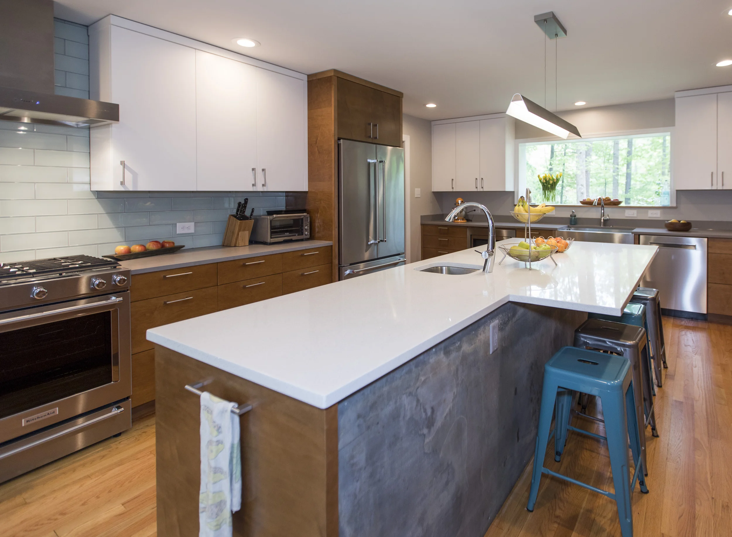ISLAND KITCHEN