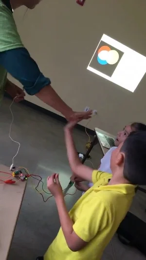 Students complete a circuit by giving Wanjun a high-five and the circles move. "How does it work?" they ask. Leonel Castillo BakerRipley Community Center, Fall 2017. Photography courtesy of Amanda Shih.
