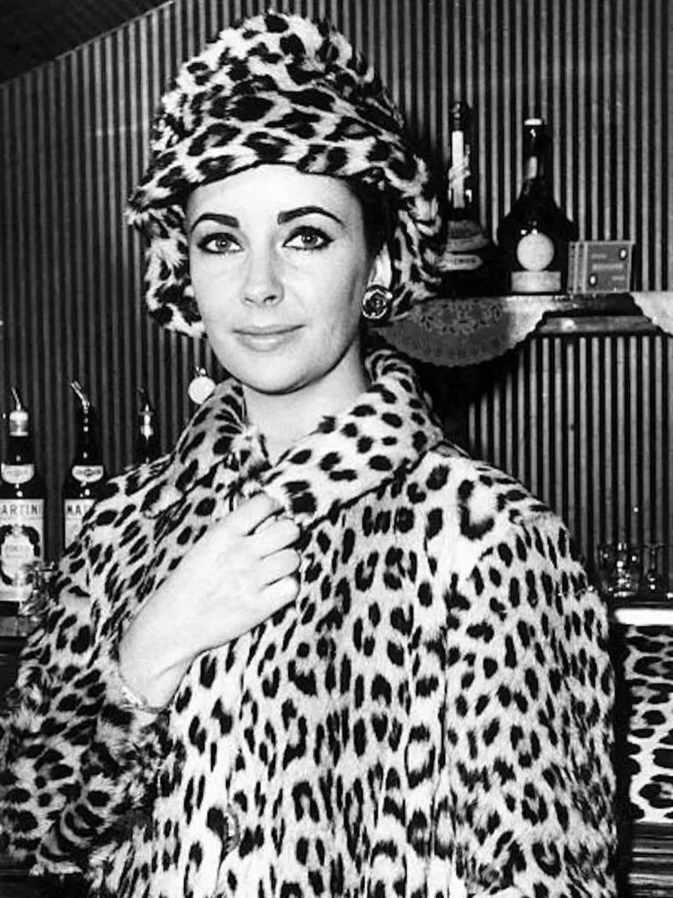 𝑹𝒂𝒂𝒂𝒓𝒓𝒓𝒓🐆
Can&rsquo;t stop, won&rsquo;t stop. Long live leopard print (forever and ever). Tap the link in bio to read, shop and subscribe to our latest 𝑾𝒆𝒆𝒌𝒍𝒚 𝑳𝒊𝒔𝒕 on Substack

📷 Elizabeth Taylor, 1963