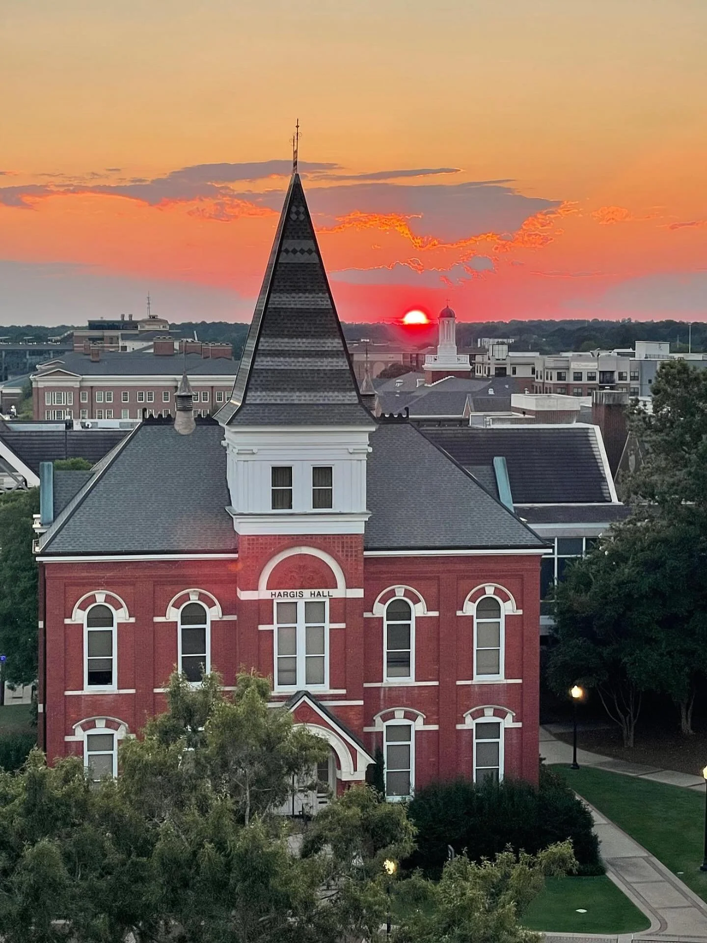𝐓𝐡𝐞 𝐀𝐫𝐭 𝐨𝐟 𝐭𝐡𝐞 𝐓𝐚𝐢𝐥𝐠𝐚𝐭𝐞 It&rsquo;s football season which also means &ldquo;tailgate&rdquo; season. You sadly can&rsquo;t control your teams play or outcome (trust me!), but a good tailgate party sure does help! Link in bio to read 