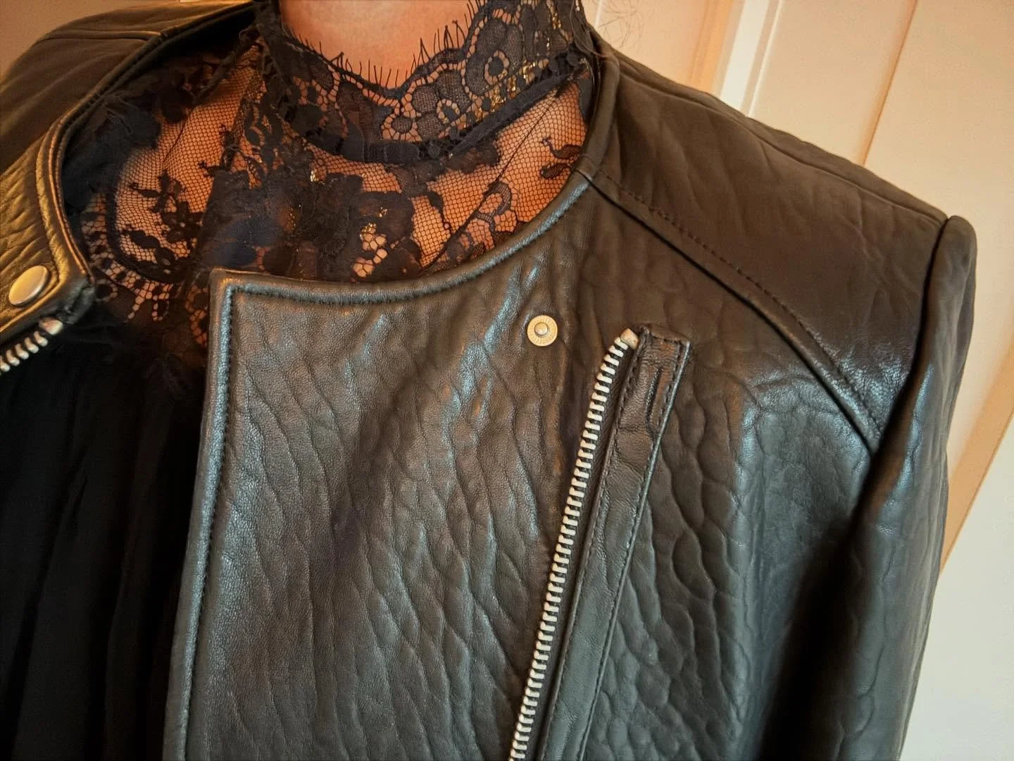 𝐓𝐡𝐞 𝐖𝐞𝐞𝐤𝐥𝐲 𝐋𝐢𝐬𝐭: 𝐋𝐞𝐚𝐭𝐡𝐞𝐫 &amp; 𝐋𝐚𝐜𝐞 🖤 
Link in bio to read and shop our latest list on Substack. Subscribe and Share! 🗞️