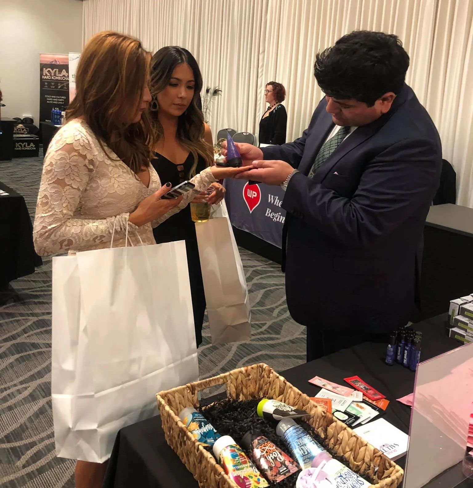 Perfectly Posh pampered at the pre-Oscar party 2019 with Big Fat Yummy Hand Crème samples
